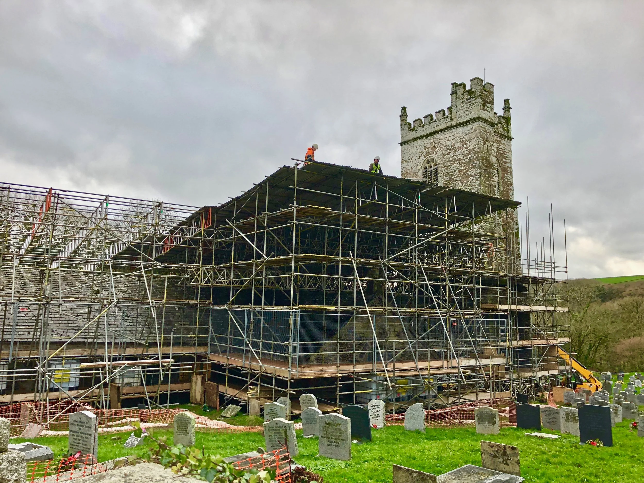 20/12/2018 The protective lid goes on.. Eleven men working on site in between downpours.