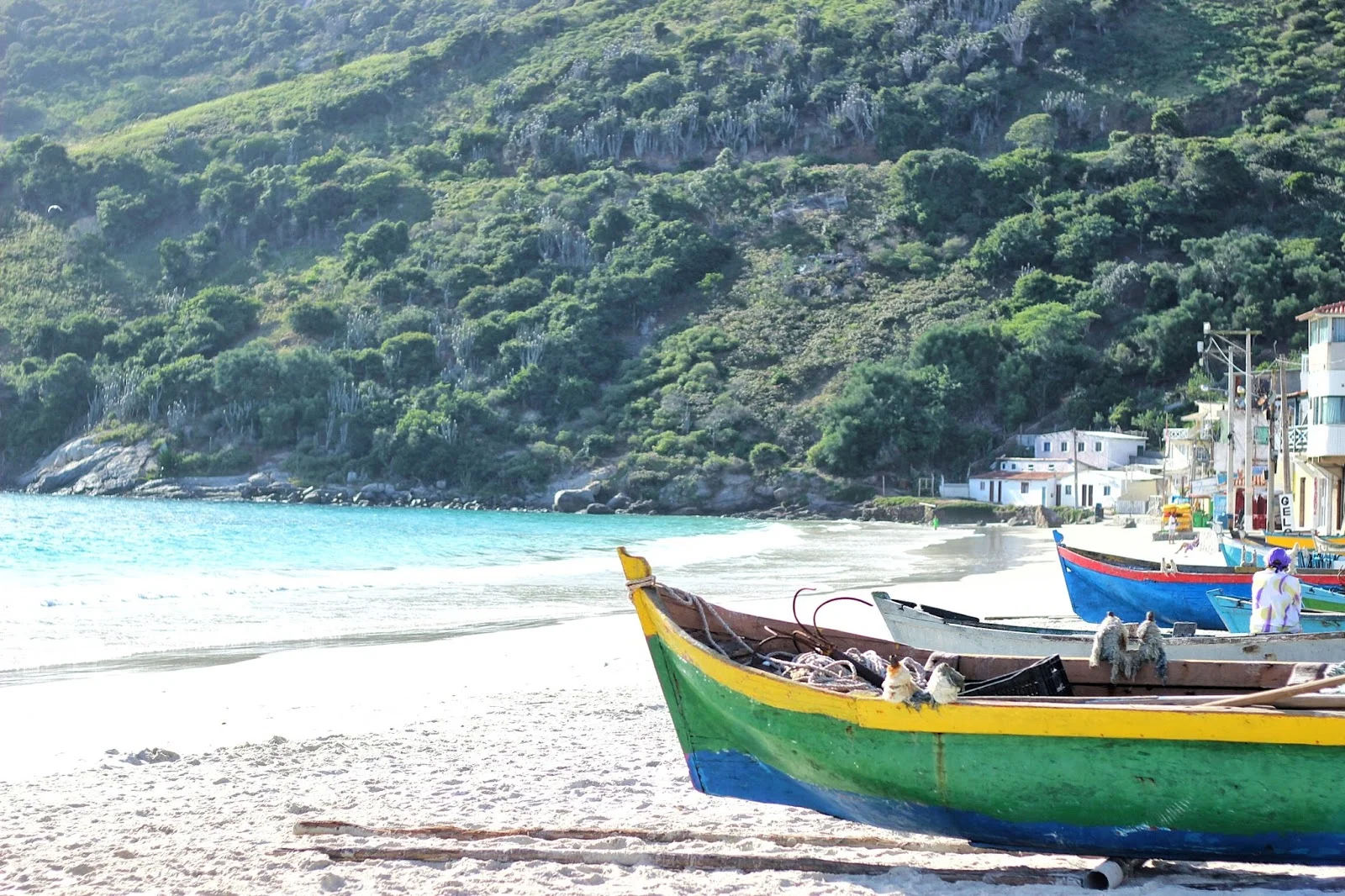 lifesthayle-arraial-do-cabo-prainha-barcos.jpg