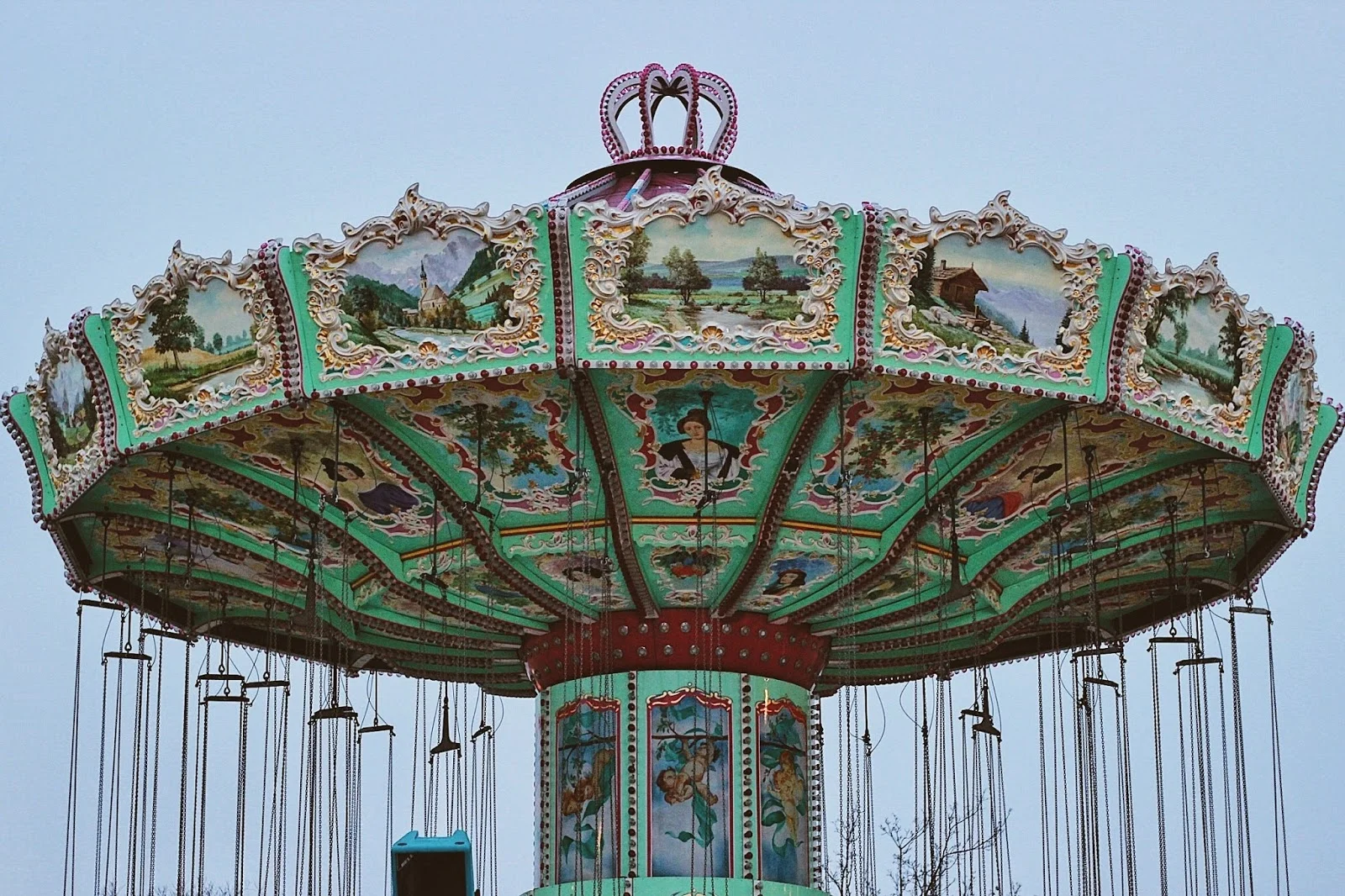 lifesthayle-vienna-prater-carousel-details.jpg