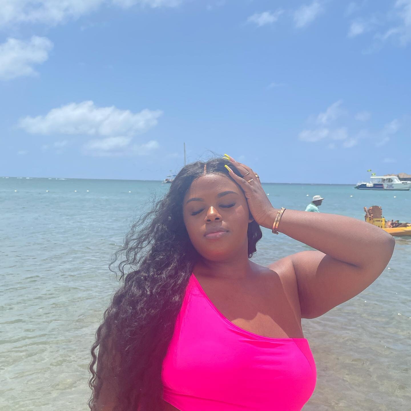 The vacation hair you need ✨ Indian curly on our CEO @bianca.sig