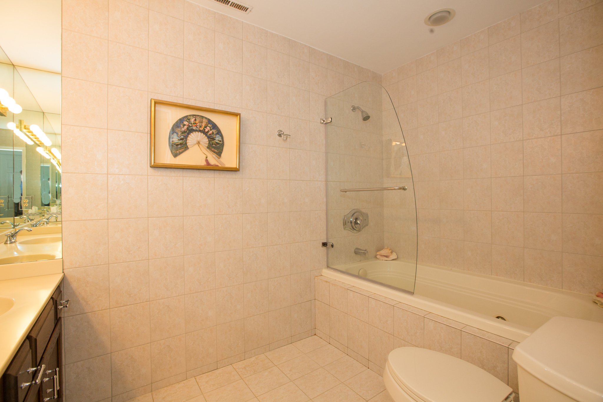 24 master bath .jpg