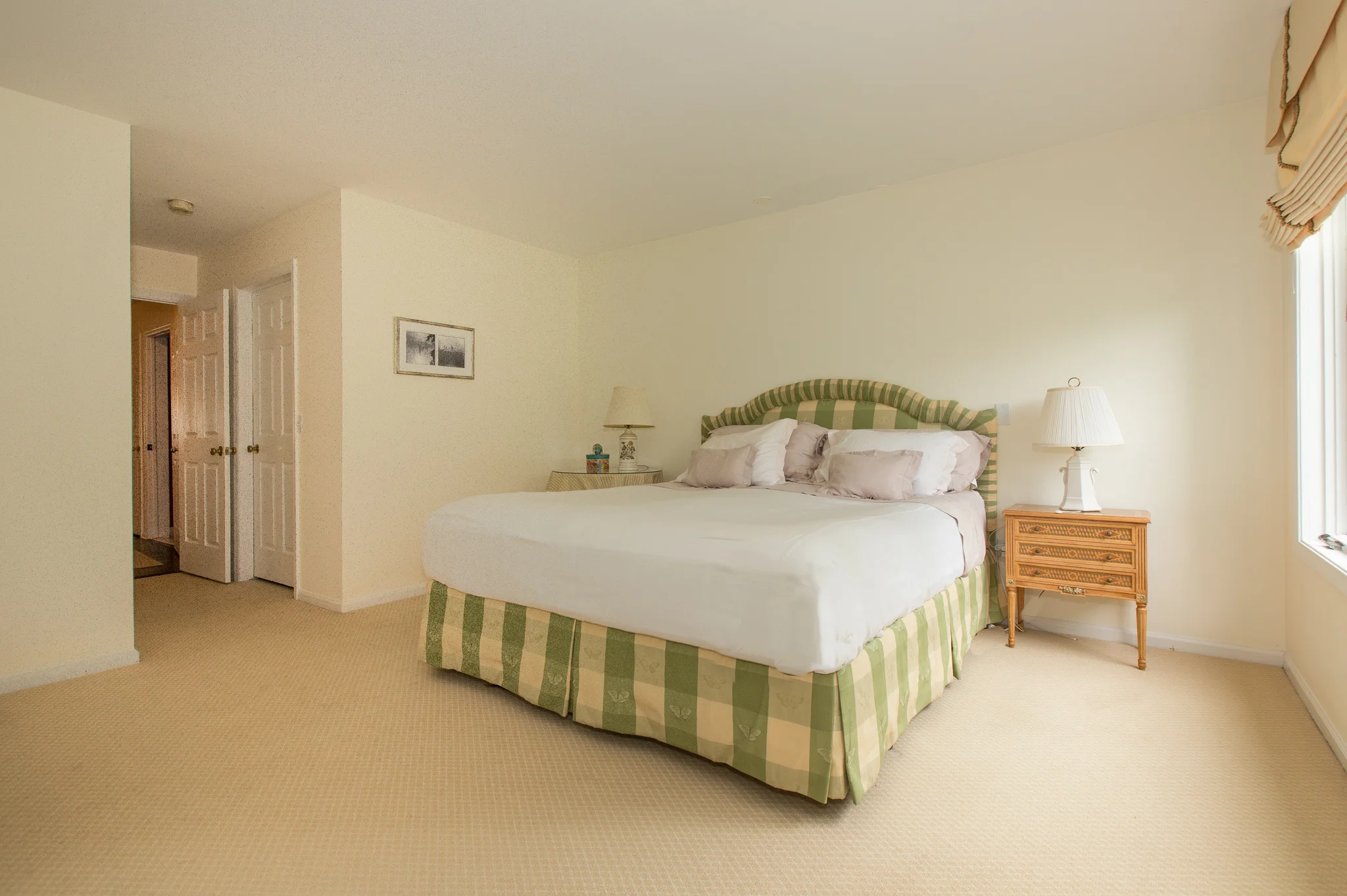 23 master bed .jpg