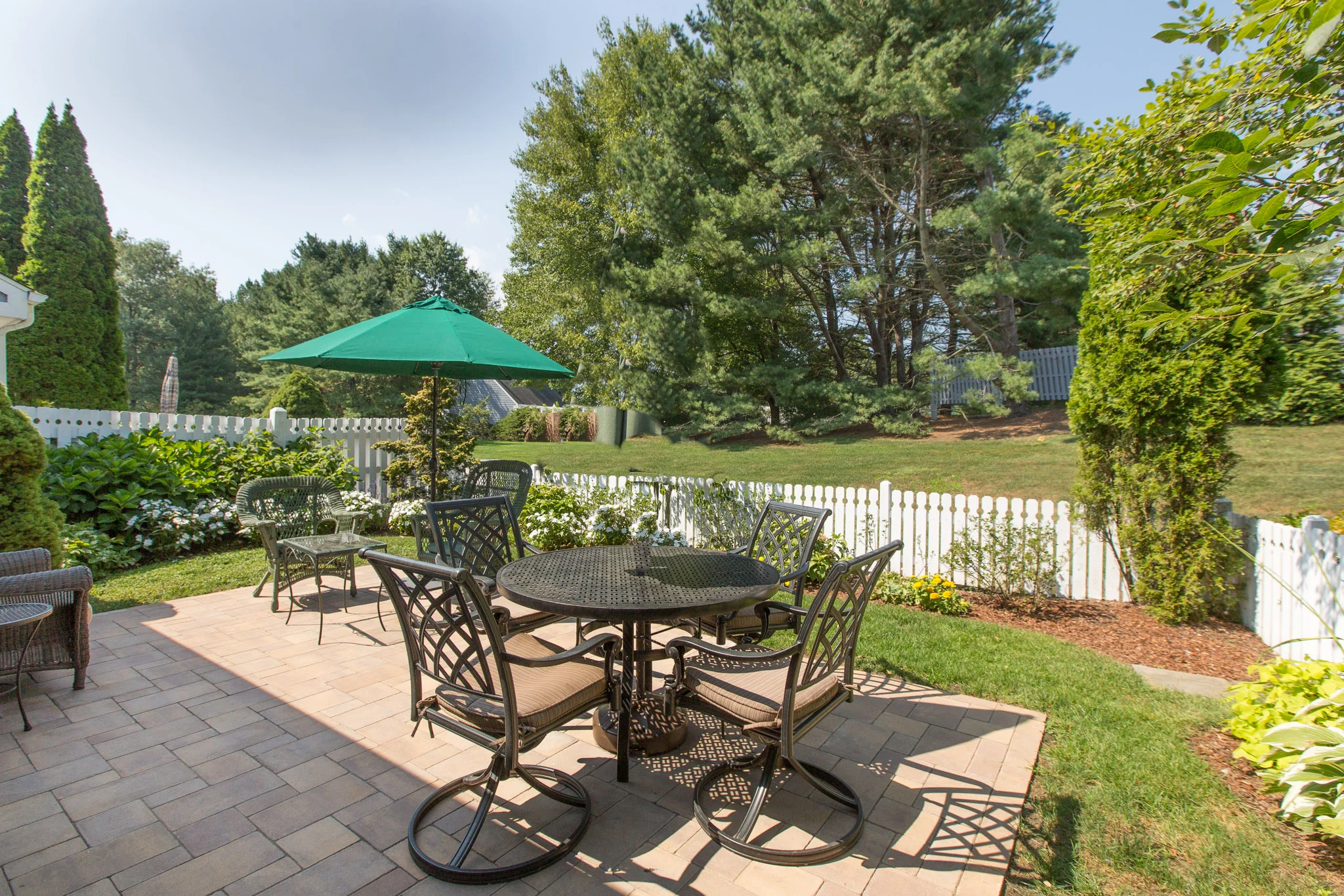 28 sitting rm patio.jpg