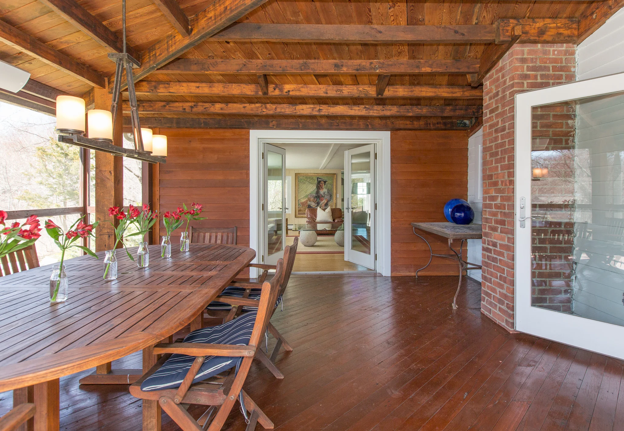 19 porch liv rm .jpg