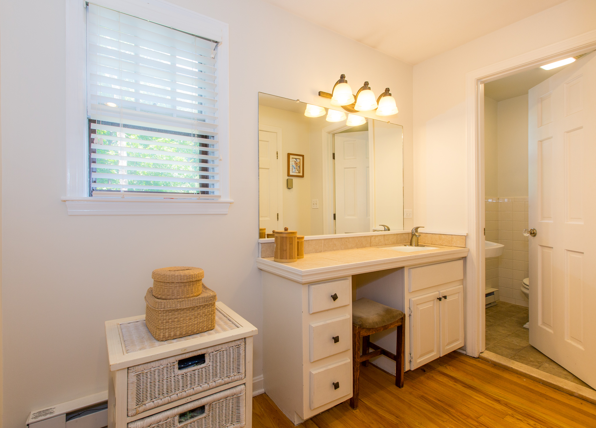 17 master bath 1 .jpg