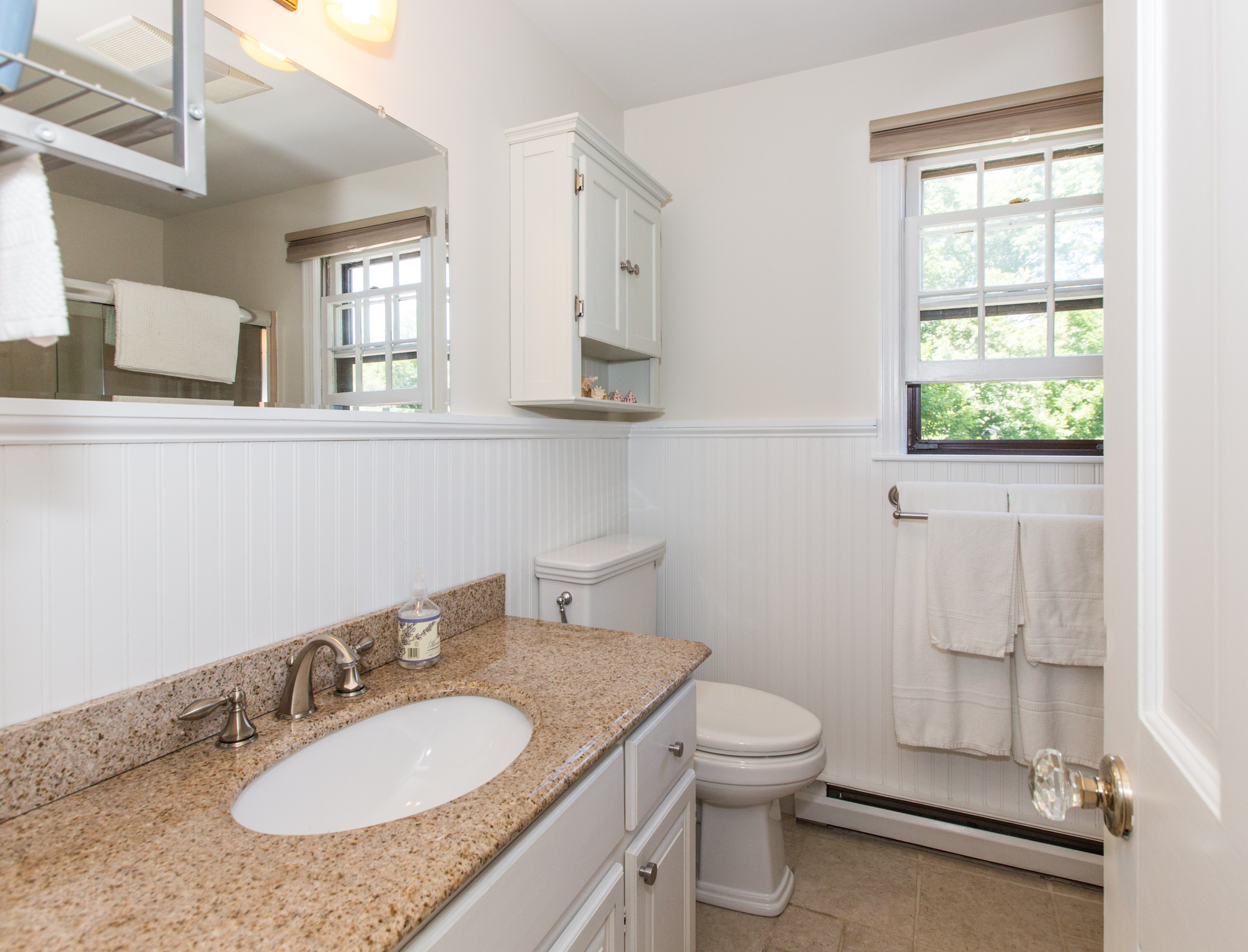 24 hall bath 2 .jpg