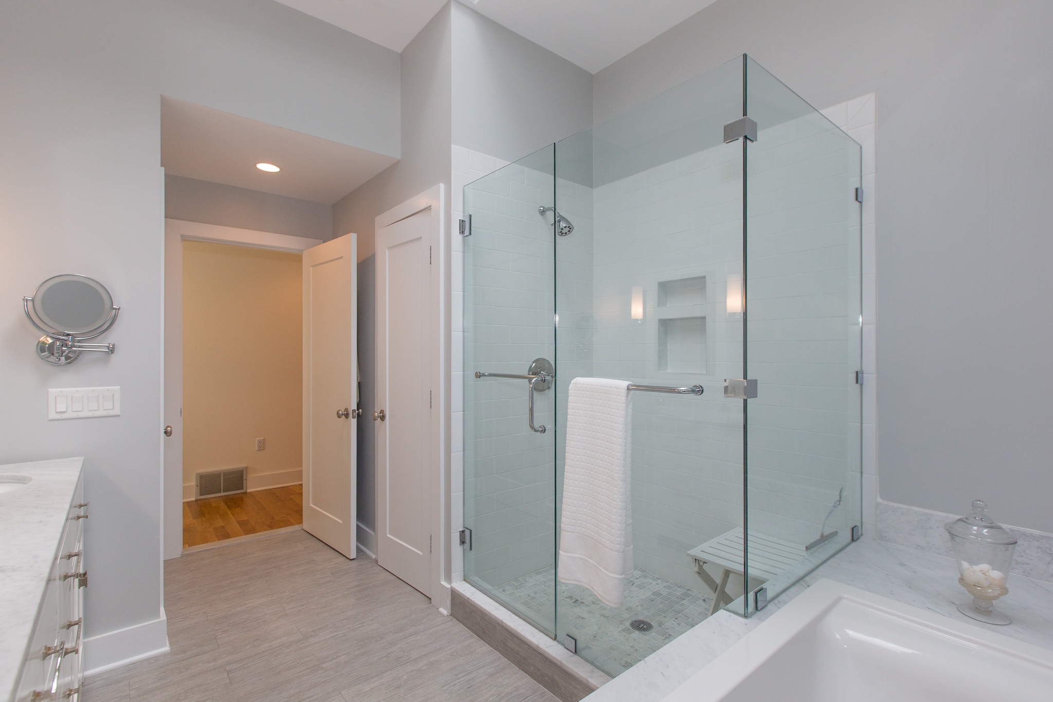 22 master bath 3 .jpg