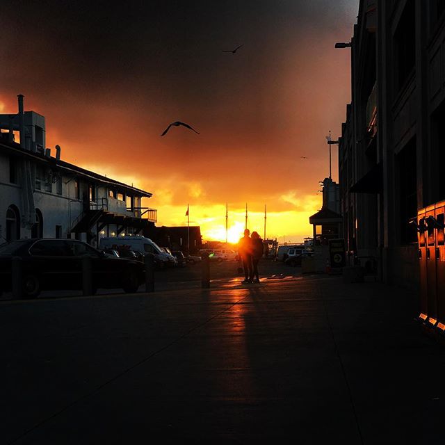 A beautiful sunset by the bay #fishermanswharf #pier39 #sanfrancisco #sunset #fridaymood