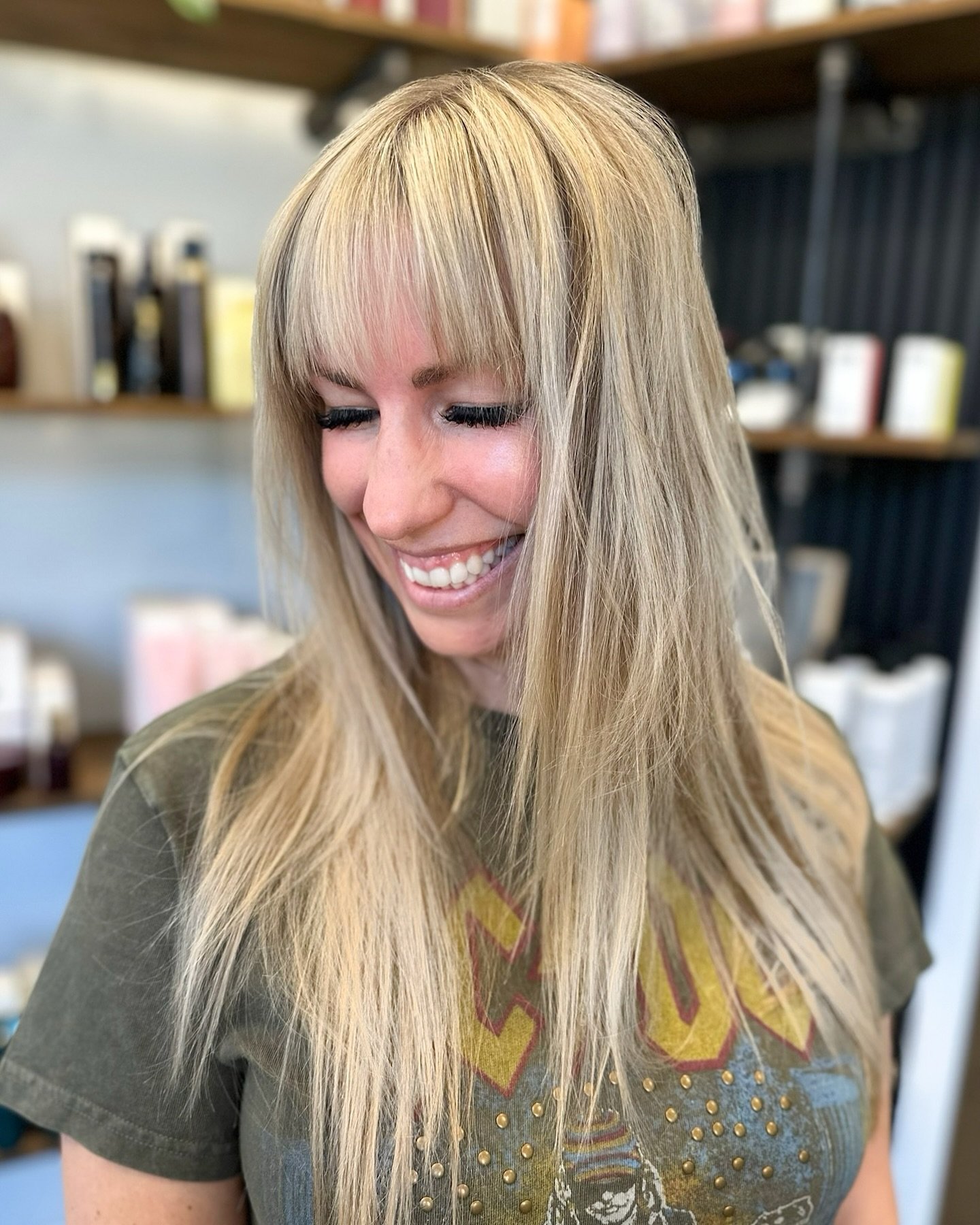 Bangin into summer 🌈 New bangs for a new season!

Cut &amp; blonding by Ashley 

📱 Call + 1 (206) 485-7324 to book your appointment. 
📍 1222 E Madison St. Suite E, Seattle, WA 98122 
💻 www.sugarandshearsseattle.com [ Link in bio ]