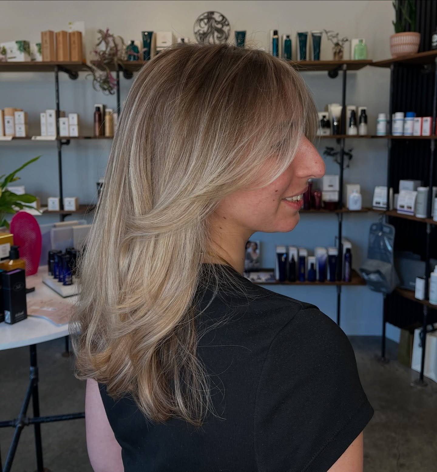 Foil work by miss Juliet 😍

Toned with Redken shades EQ 10nv, 10gro &amp; 9gi 🧈 

#seattle #seattlesalon #seattlehairstylist #beforeandafter
