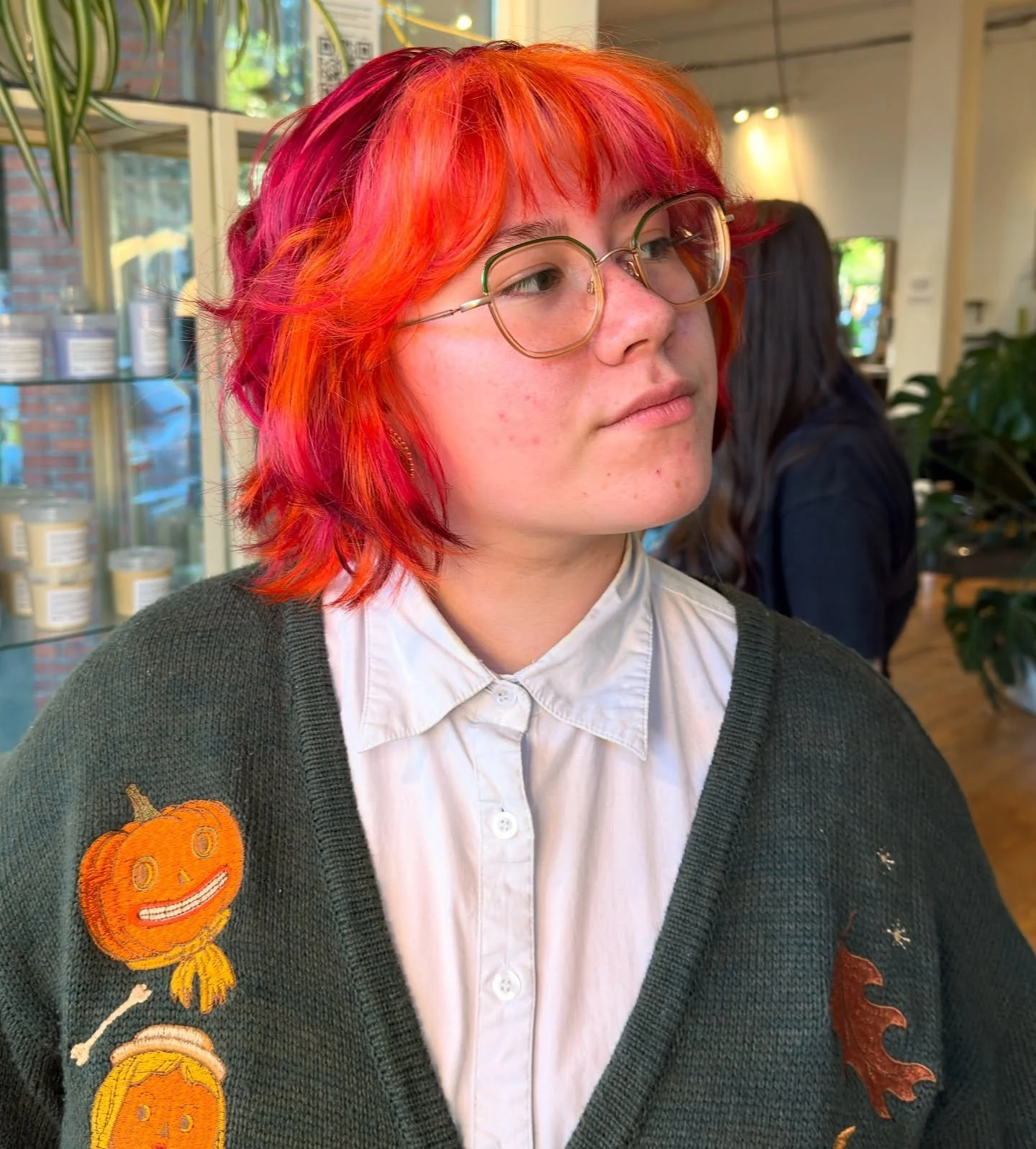 Adddddicted to looking at Gene&rsquo;s work. They are now available to book with Mondays + Thursday- Saturday! 

Mention this post &amp; receive 20% off for first time clients in the month of July! 

#hairstylist #haircolor #seattle #seattlehairstyli