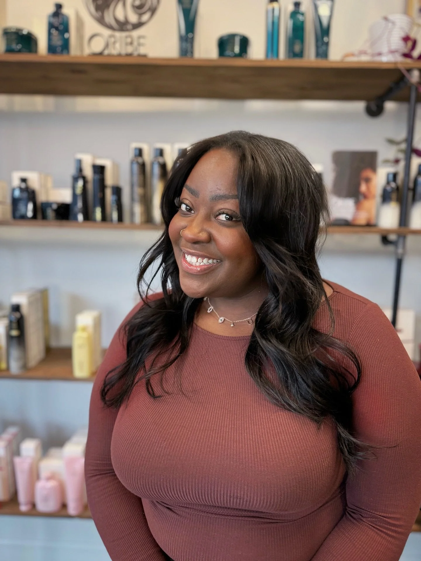 MEET SHAYLA! 

Shayla is a dynamic and passionate beauty professional based in Seattle with over 15 years of experience. Known for her creative vision and all-around expertise in hair artistry. With a deep love for transforming looks and uplifting co