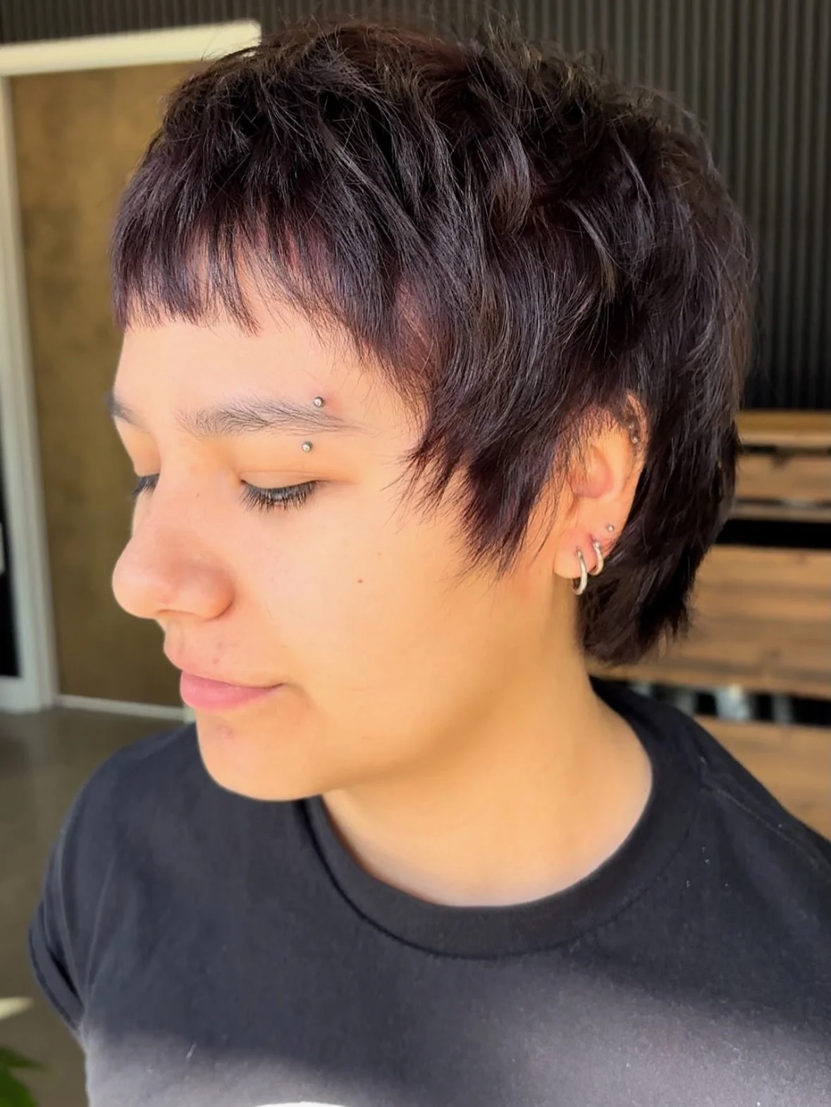 Ok, Kat. We see you. 👏🏼

Kat slaying this pixie cut 🧚&zwj;♂️ &amp; soft gloss. 

#seattlesalon #seattlehairstylist
