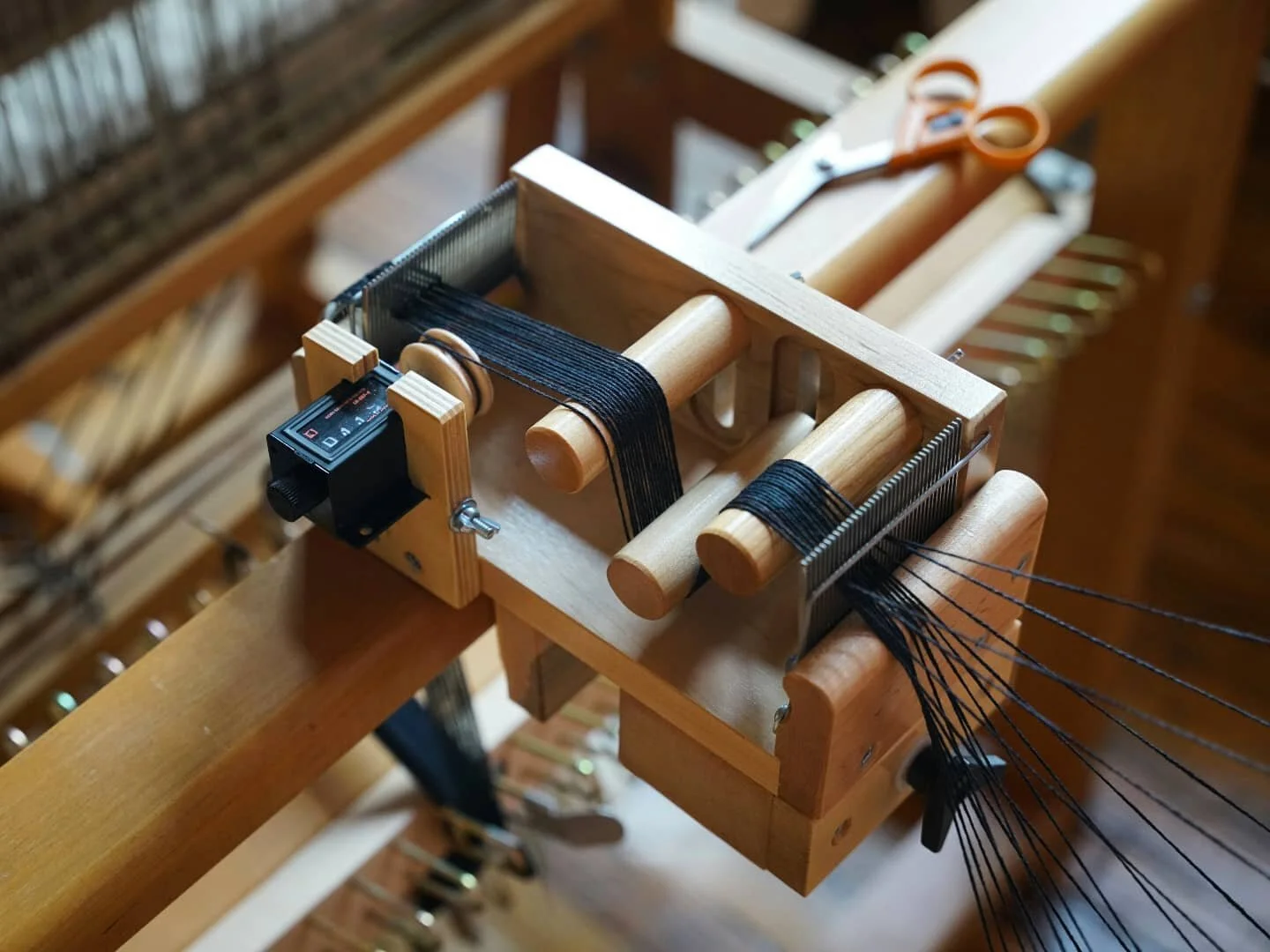 I got a big boy camera so buckle up and prepare yourselves for unnecessarily sexy shots of everything in my life.

#weaver #weaving #warping #sectionalwarping #process