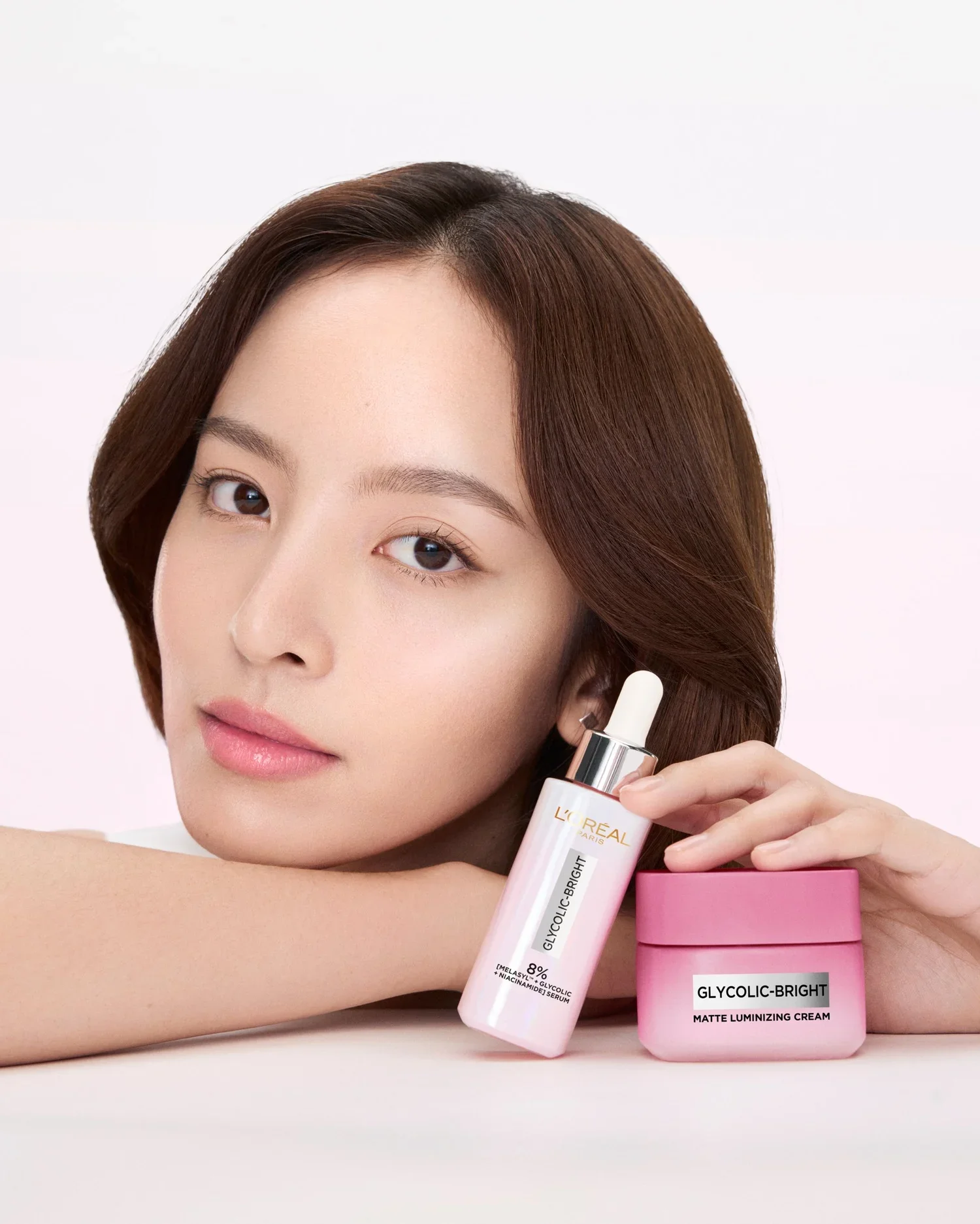 20250903-digital-glycolicbright-matteluminizingcream-still-packinhand4_nicha_dmi_-thailande_image_na_no-cta_Web.jpg.webp