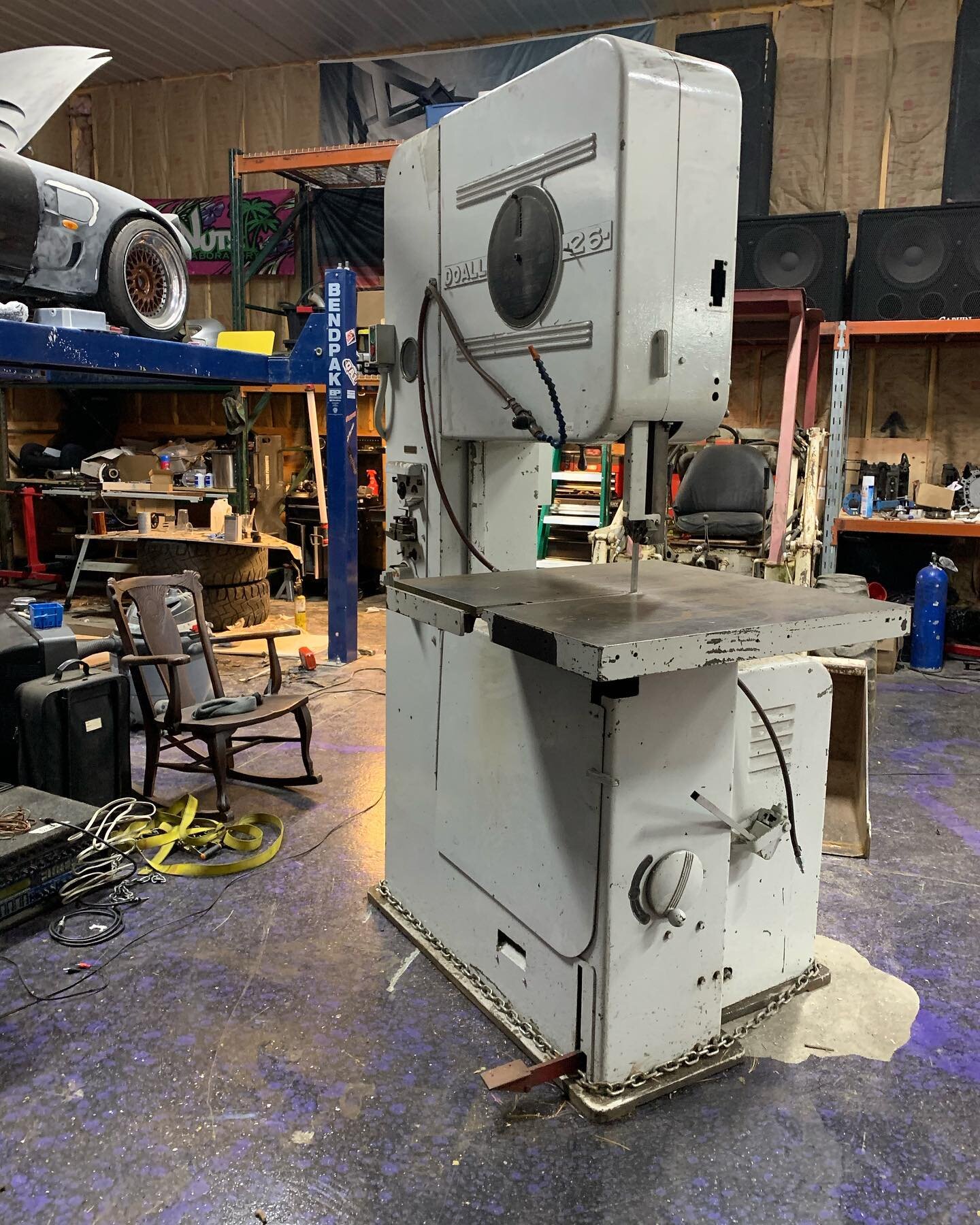 &ldquo;300$ delivered&rdquo;
And now I have a &ldquo;possibly&rdquo; broken gigantic 3 phase bandsaw. And I only have single phase 220 lmao 

Because clearly there are not enough projects littered around the shop lol

#doall #doallbandsaw #bandsaw #b