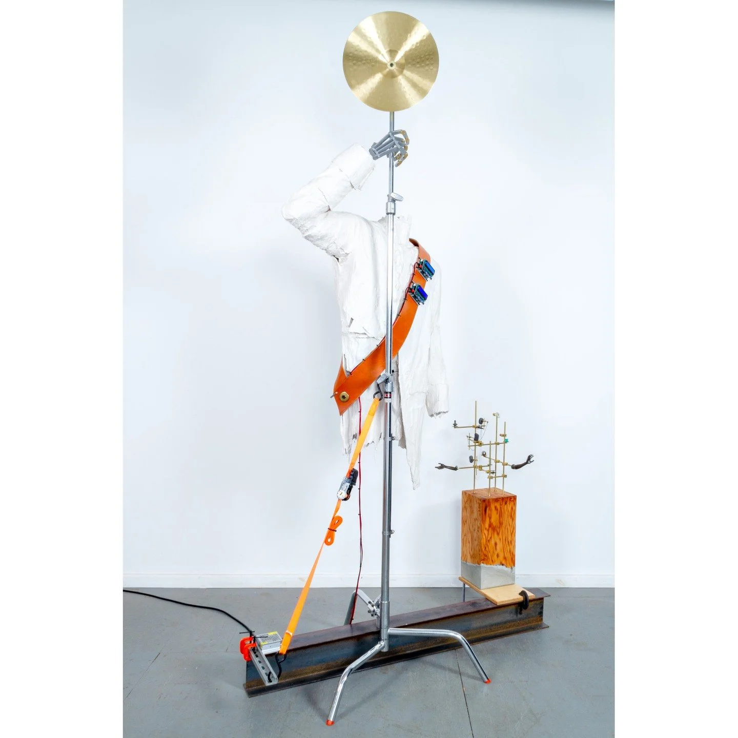 I shared a few installation pix of this piece as part of the @_pink_noise_projects show last month, but never got around to posting the whole thing properly. The text below is from the PNP show blurb, but I think it tells the story of the piece quite