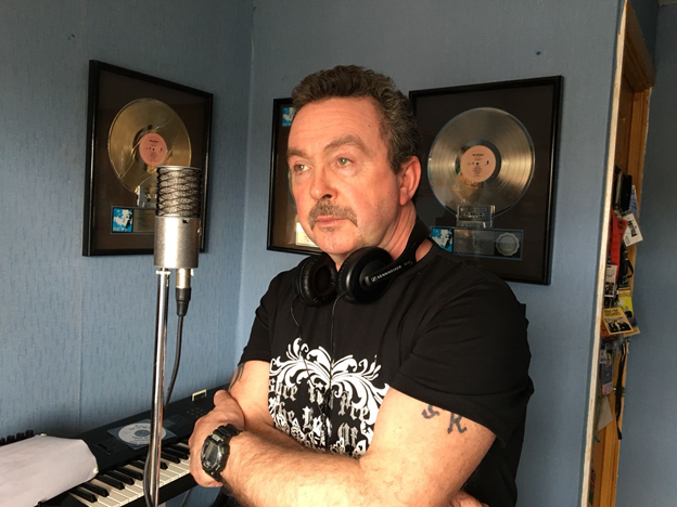 Make a Donation to MusiCares in Memory of Tony Lewis