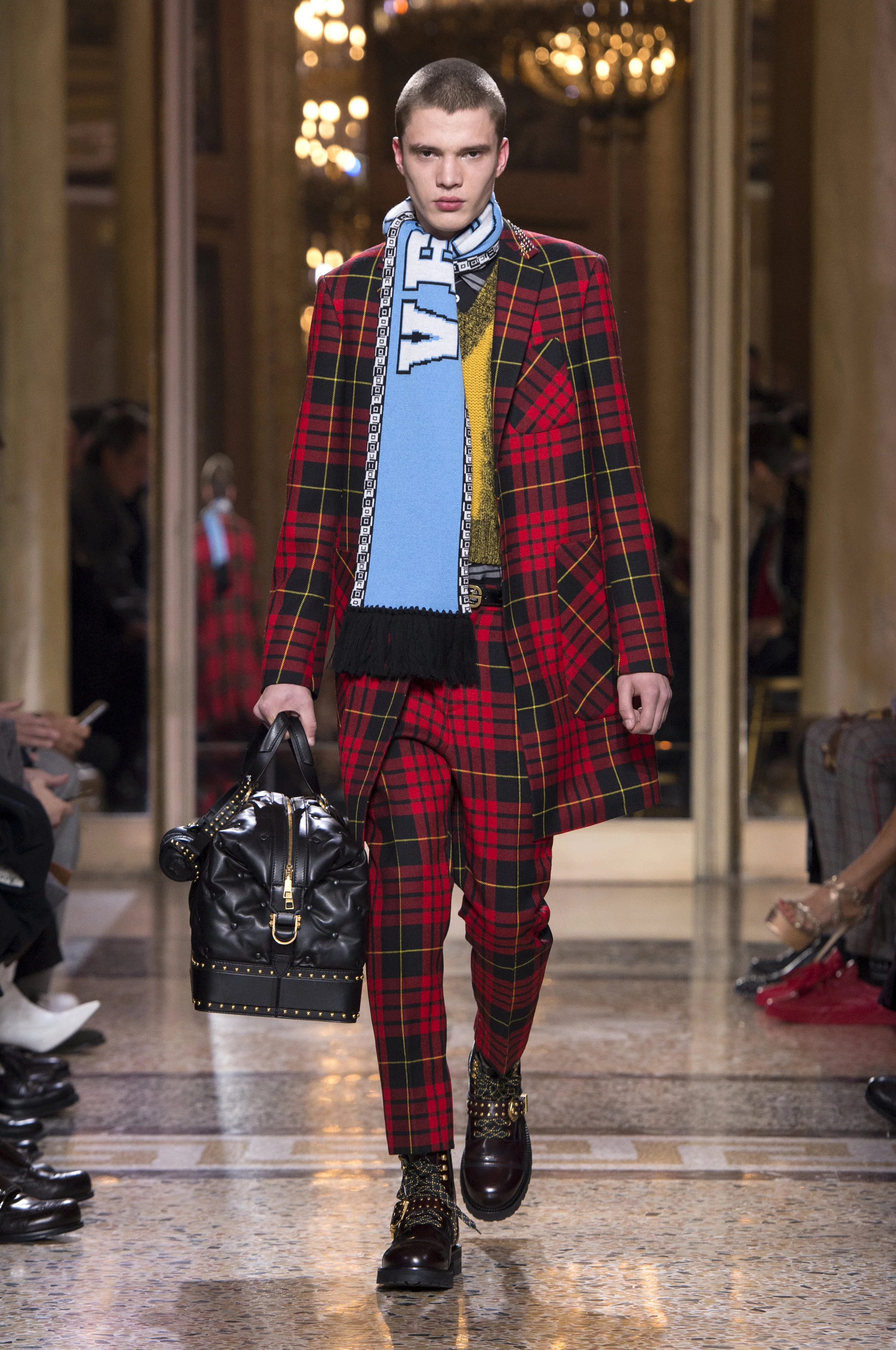 Versace_Men_fw18(10).jpg
