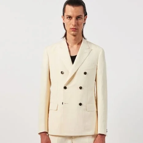 Hardy Amies British, Savile Row based fashion brand founded by designer Sir Edwin Hardy Amies, who also penned the superb menswear bible ABC of Men’s Fashion. www.hardyamies.com