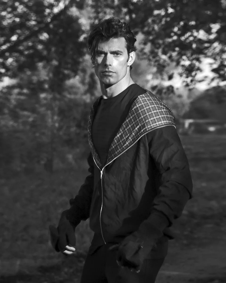 Jacket - Ivy Oxford, trousers - Emporio Armani , shirt - H&M , gloves - Brigatti 