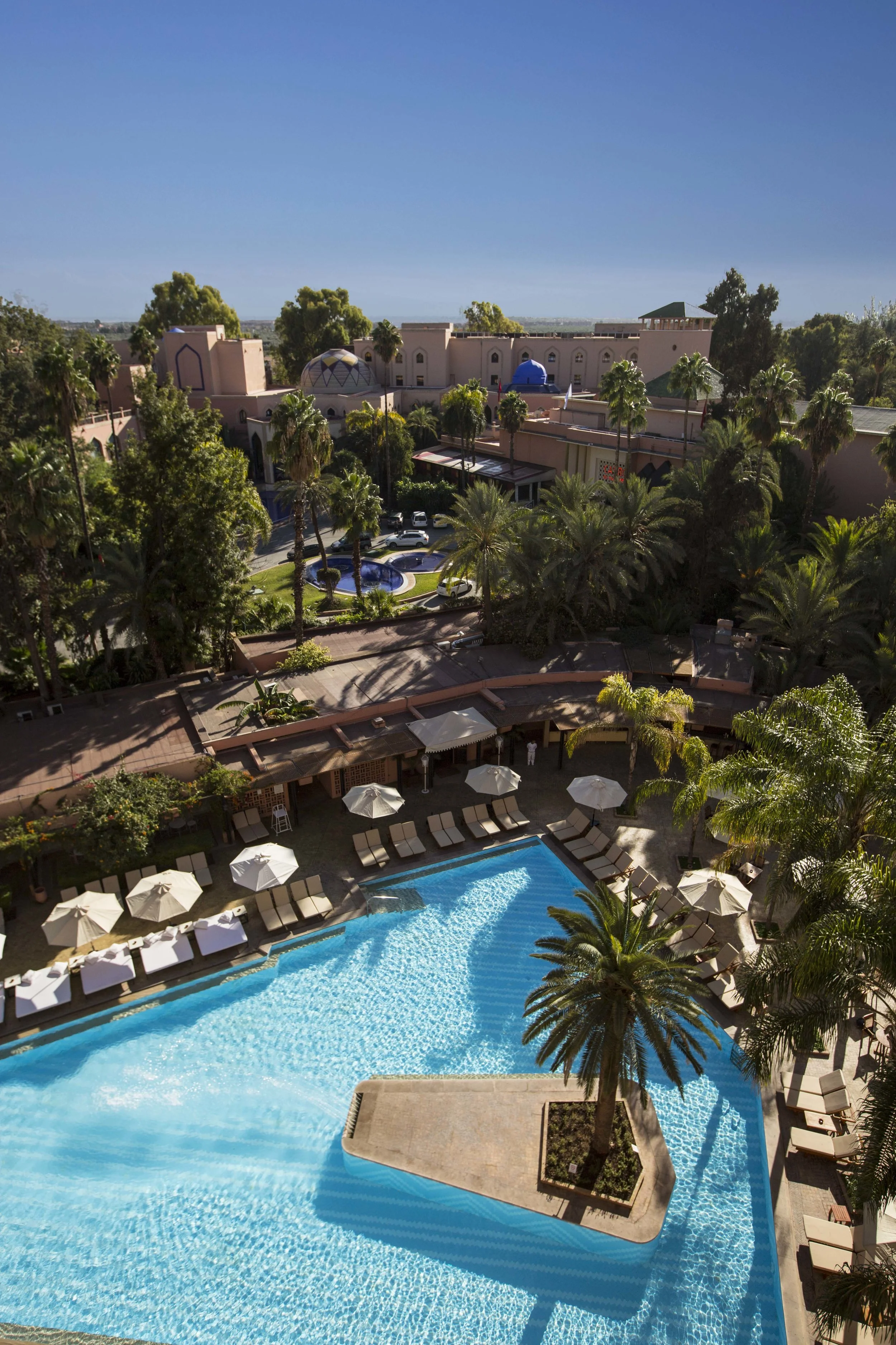 Vue Piscine Hôtel 5 étoiles.jpg