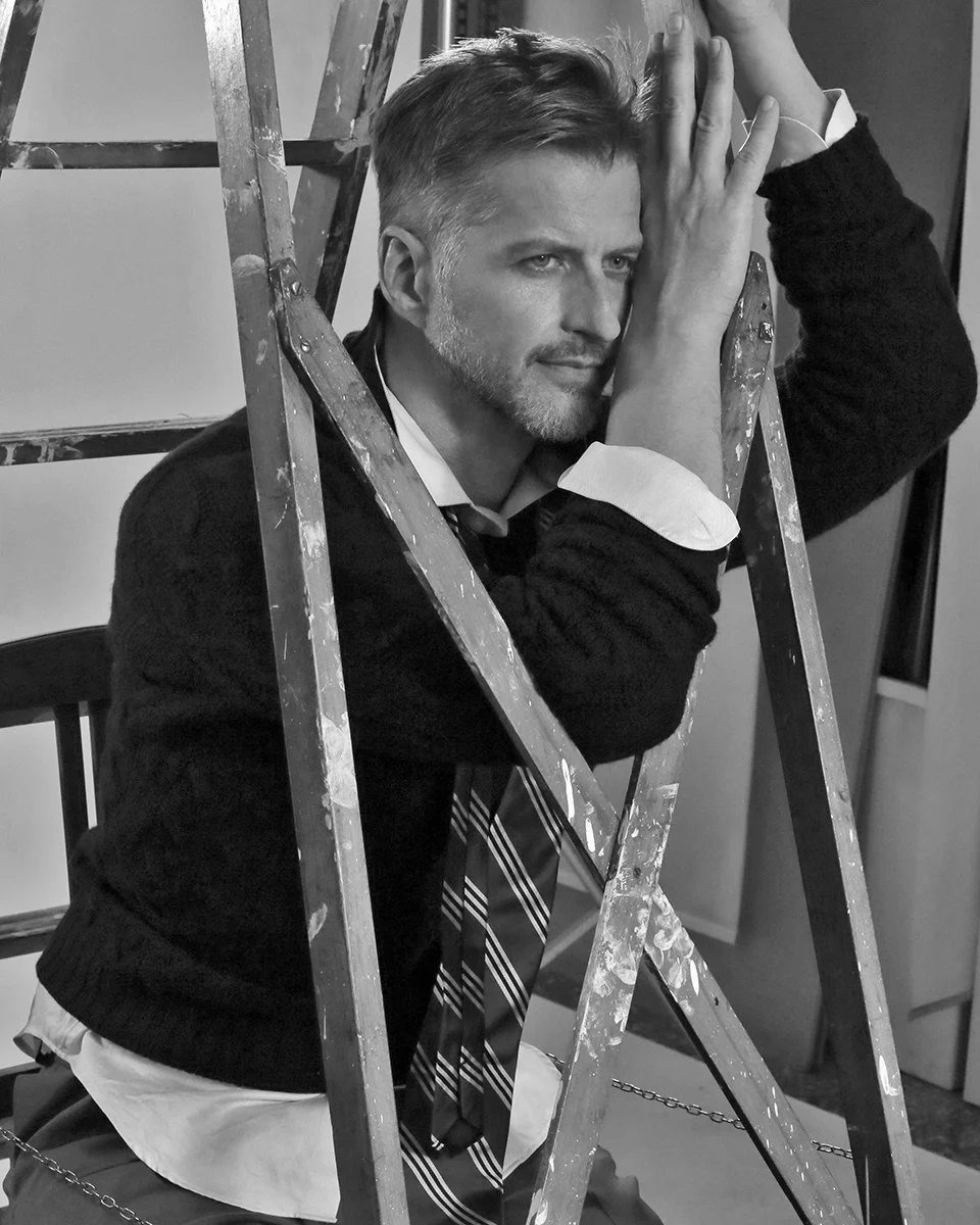 Pullover - Drumohr , Shirt - Giorgio Armani , Tie - Brooks Brothers , Trousers - Pence
