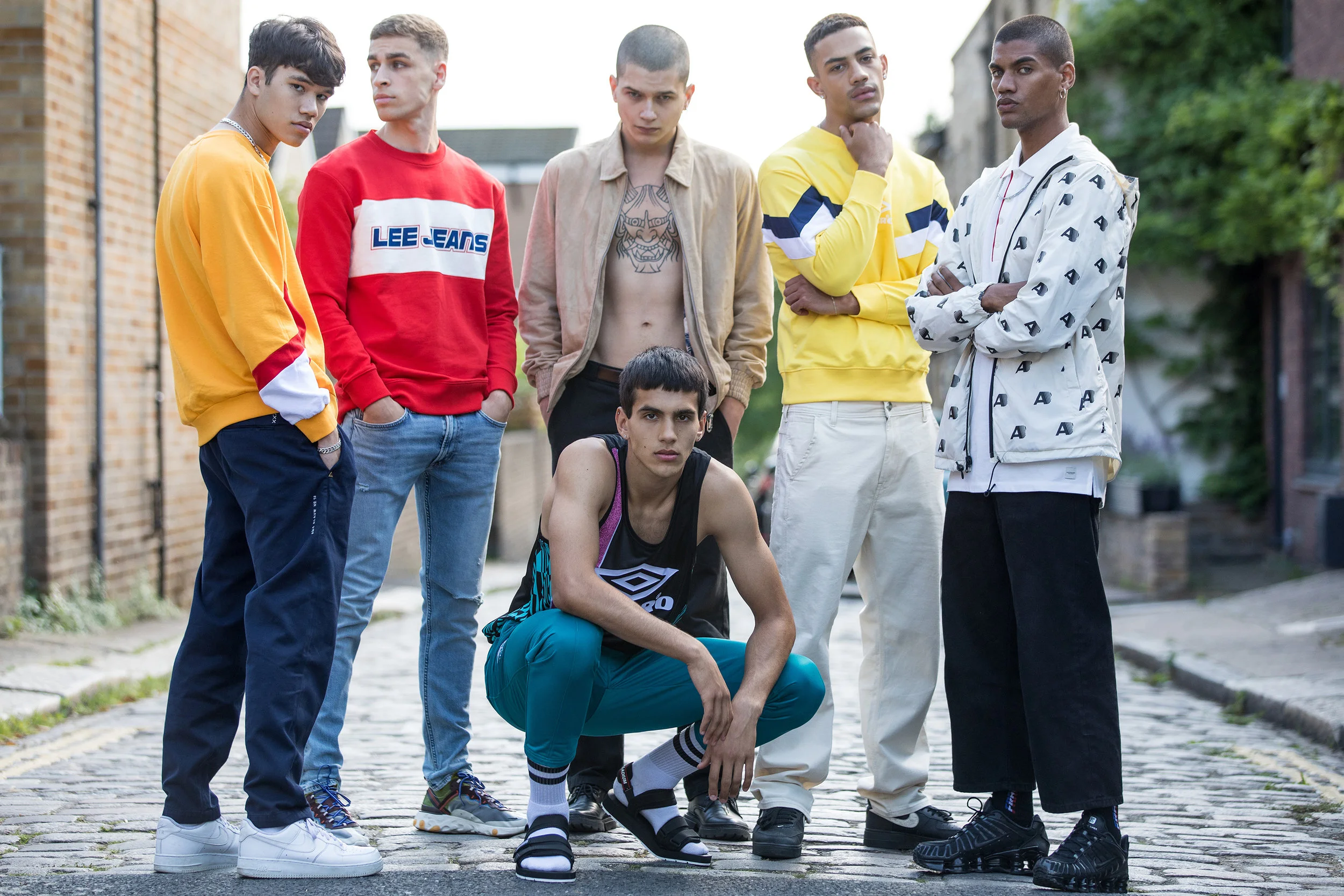 Sam wears Umbro , Sam wears Lee , Lucas wears Scotch & Soda , Ben wears Umbro , Nicolas wears K-Way , Atlant wears Umbro and Palladium sandals