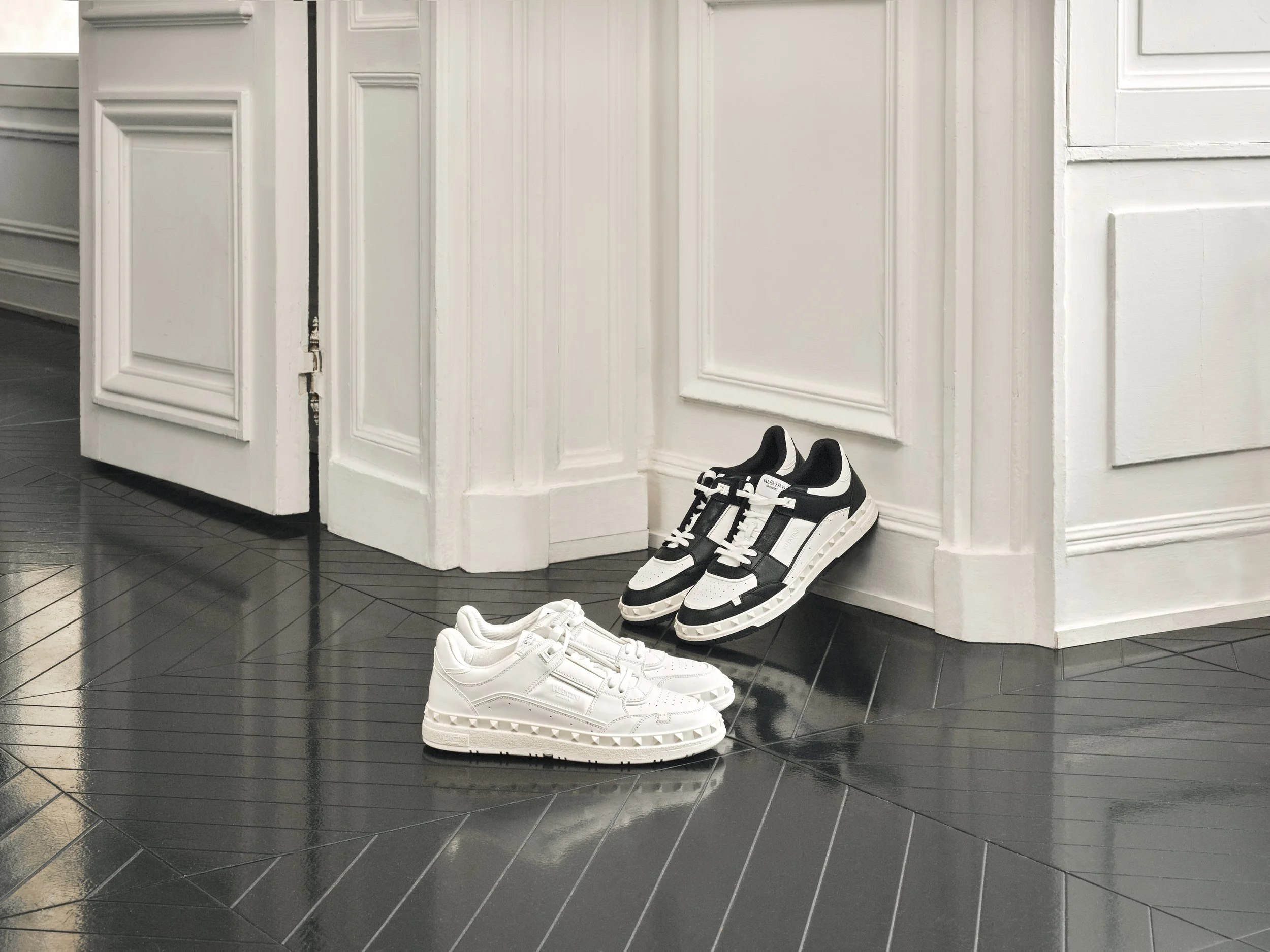 Most Wanted - Valentino Garavani Freedots Sneakers