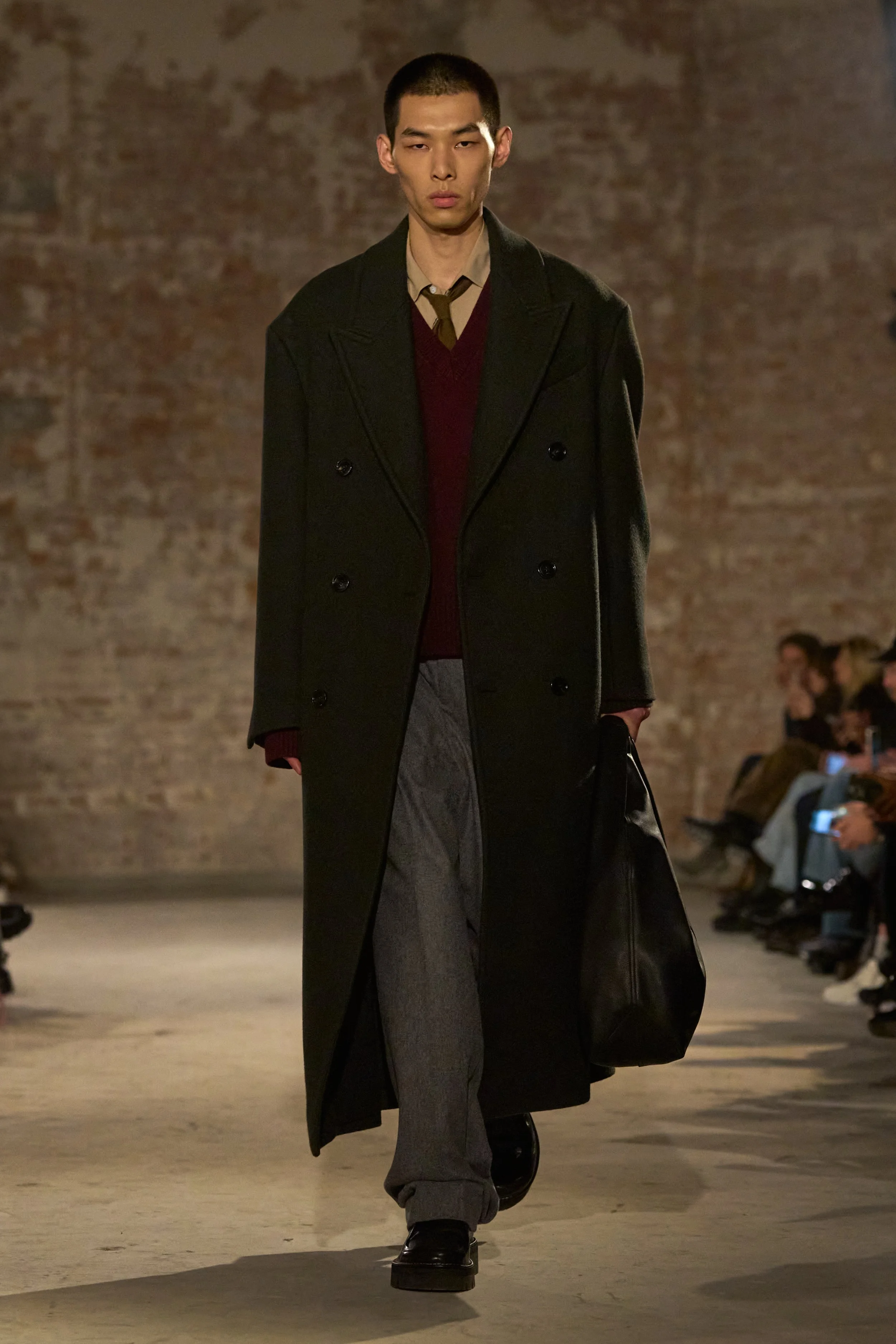 6_AMI_FW25_SHOW_RUNWAY_LOOK_09.jpg