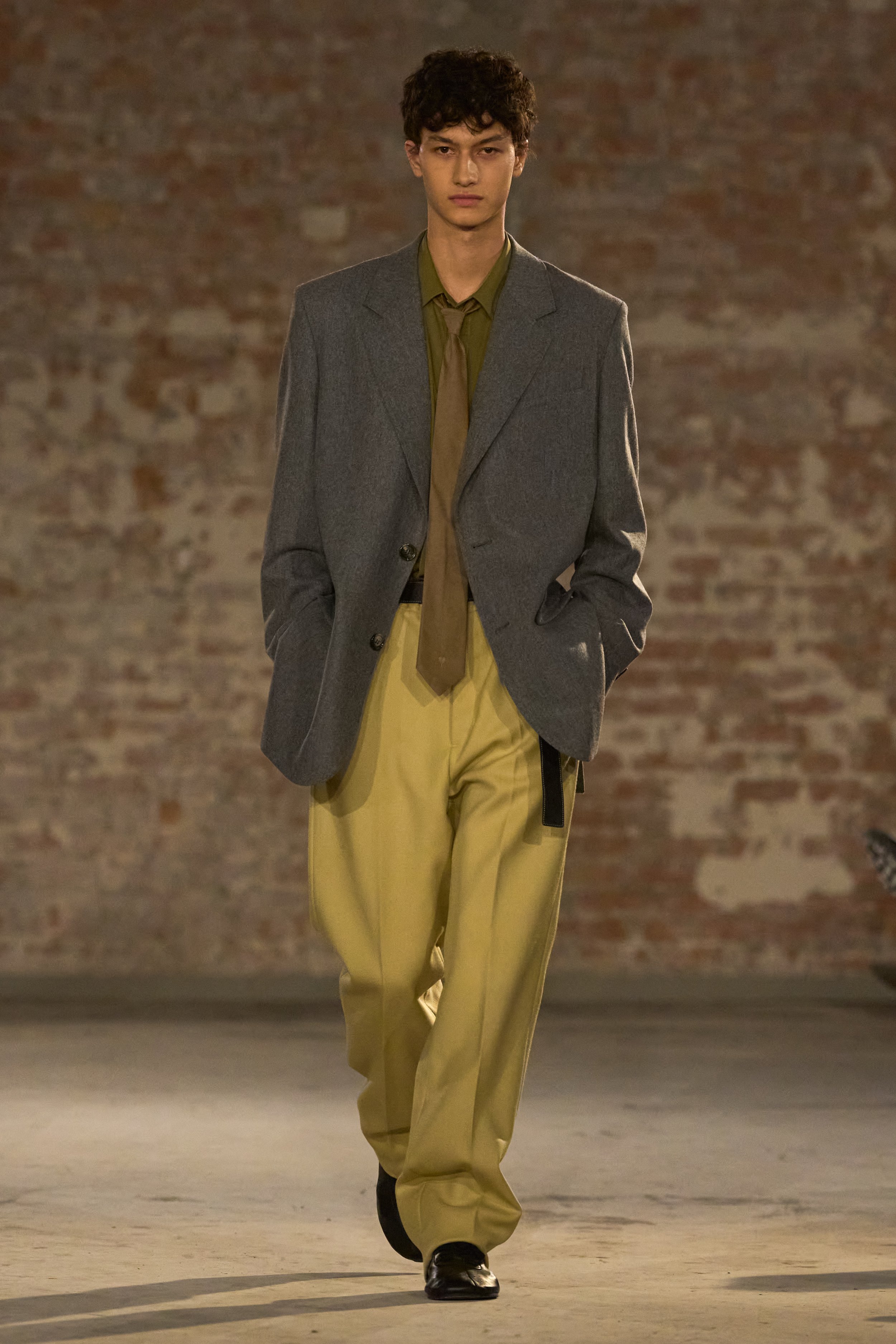 6_AMI_FW25_SHOW_RUNWAY_LOOK_21.jpg