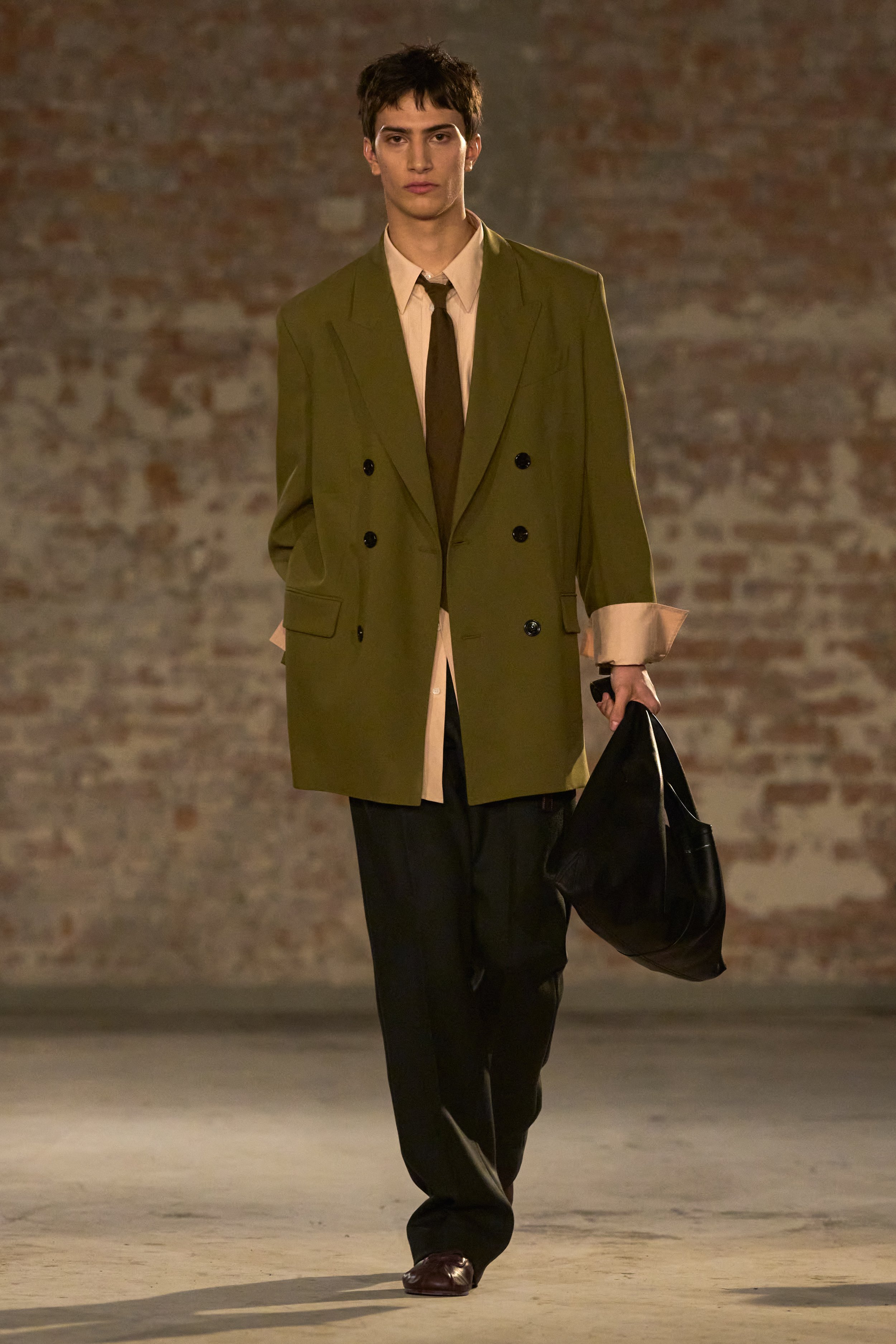 6_AMI_FW25_SHOW_RUNWAY_LOOK_23.jpg