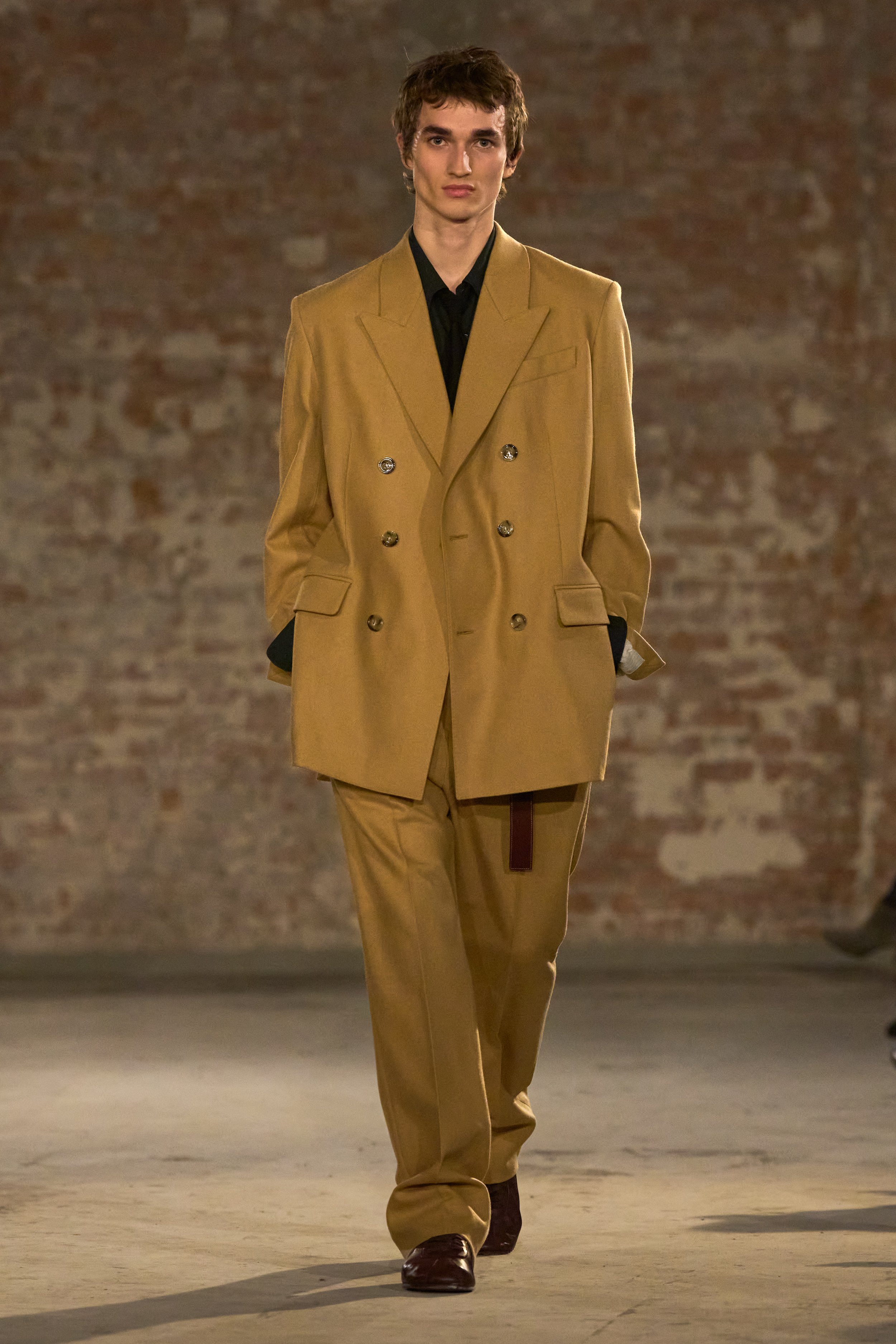 6_AMI_FW25_SHOW_RUNWAY_LOOK_25.jpg