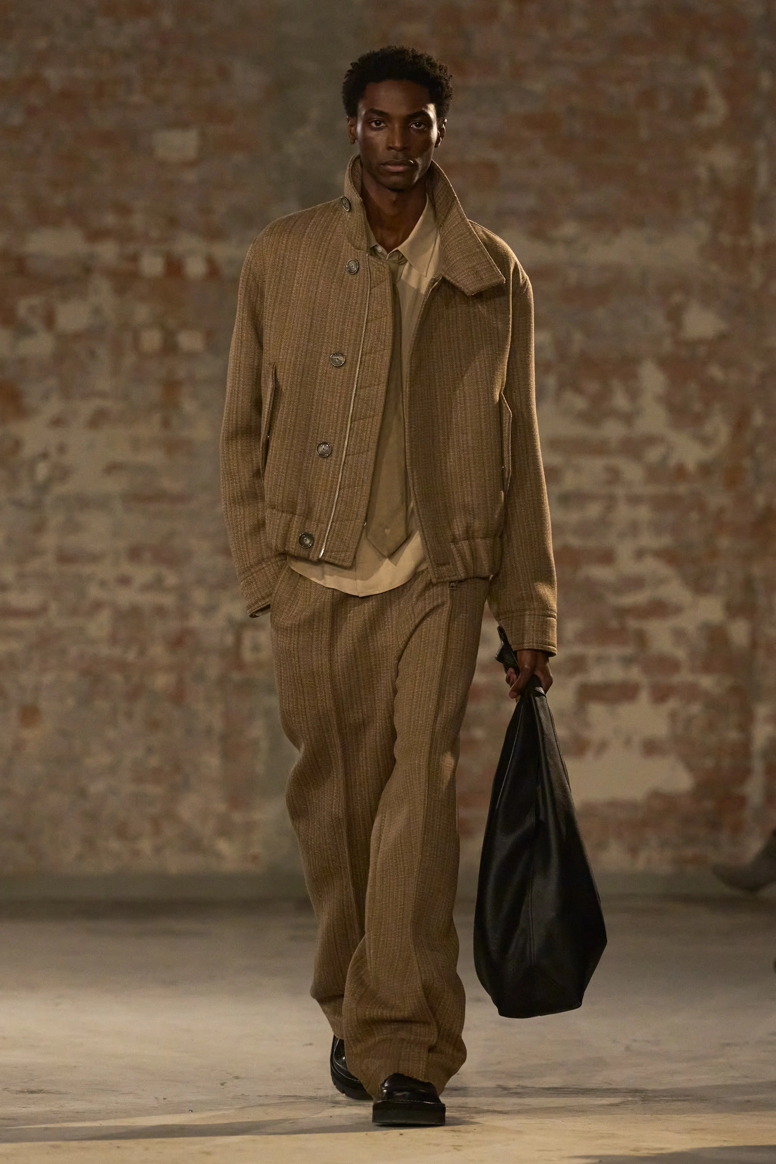 6_AMI_FW25_SHOW_RUNWAY_LOOK_30.jpg
