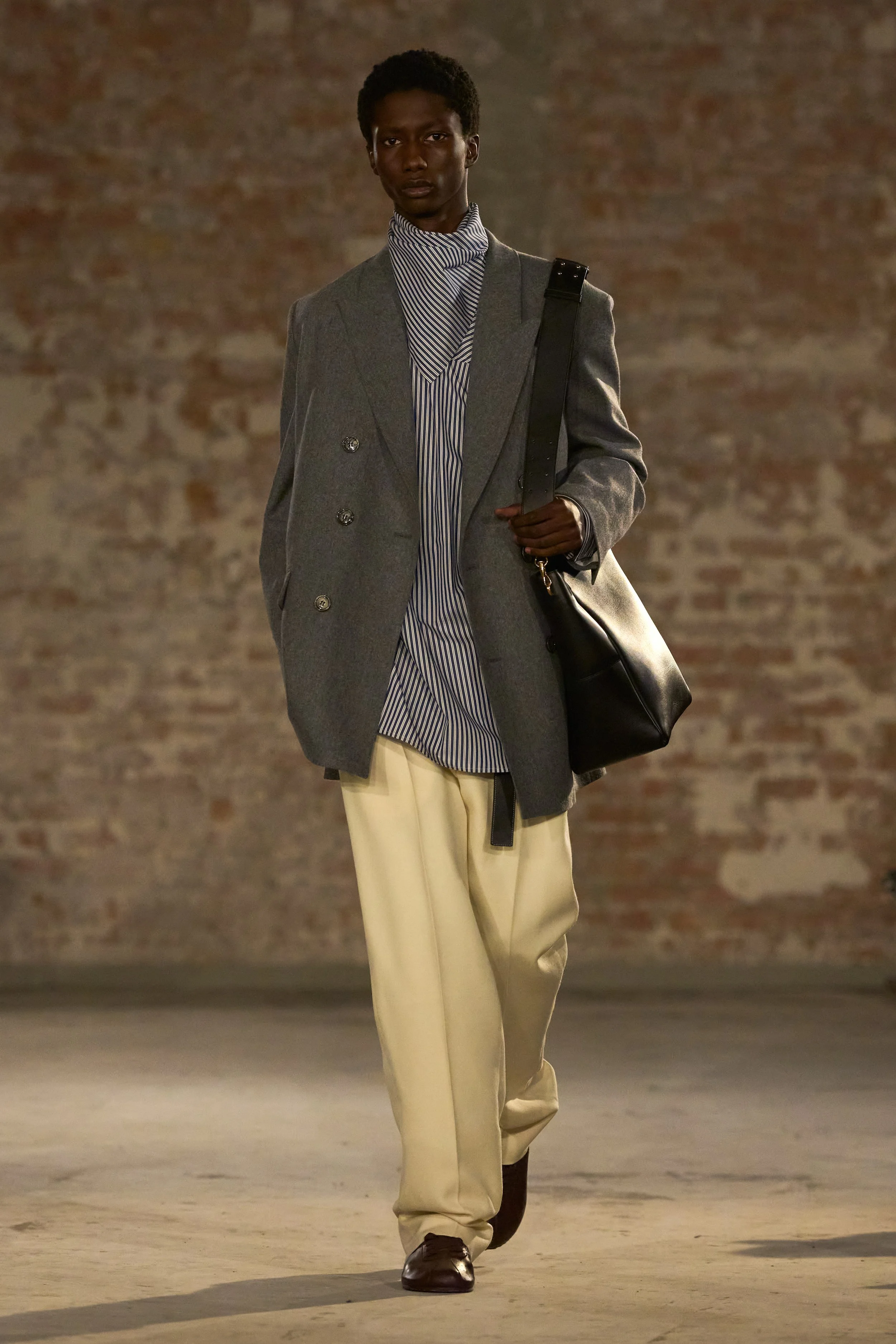 6_AMI_FW25_SHOW_RUNWAY_LOOK_40.jpg