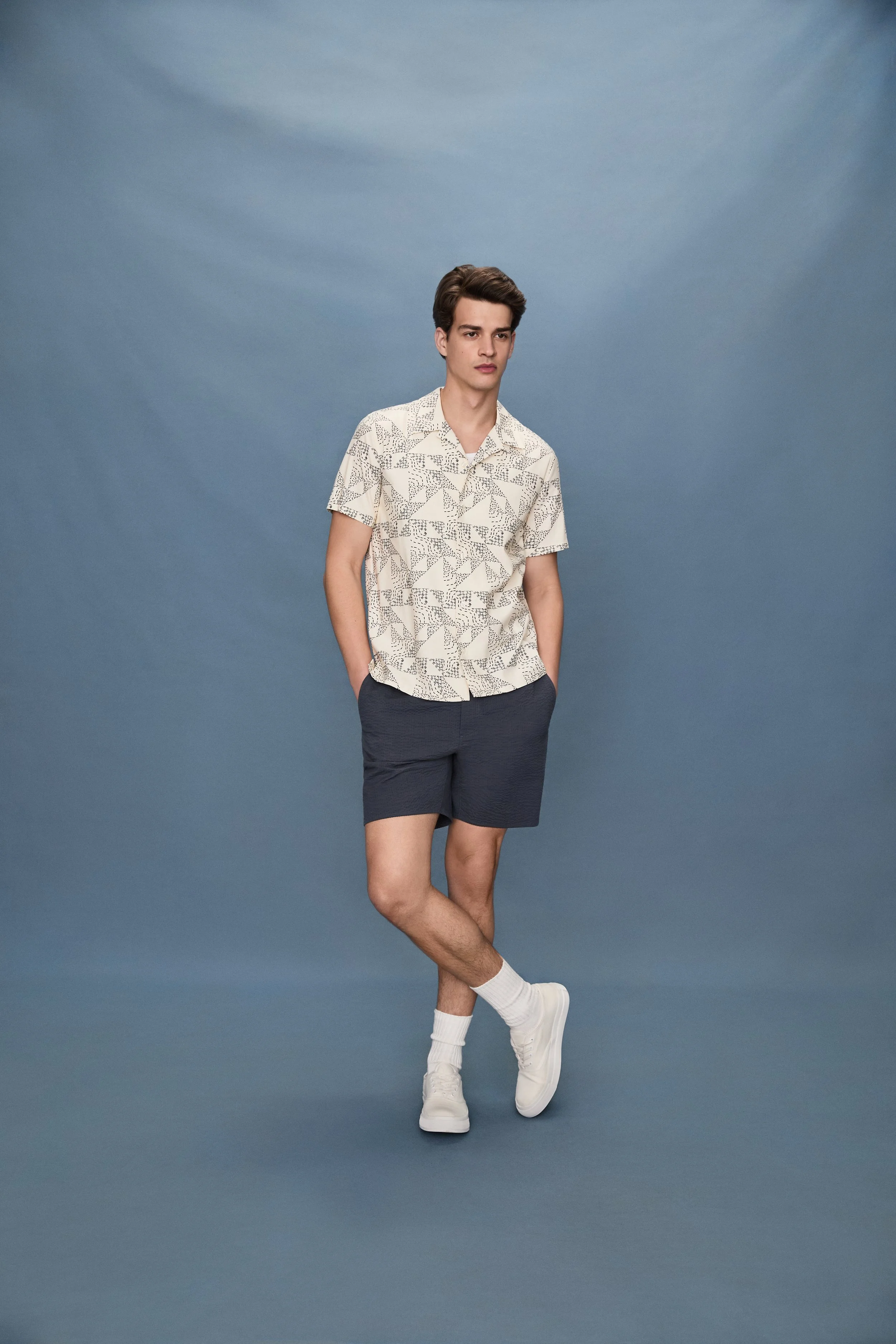 M323O82-C248_MEDINA SHIRT-ALABASTER _ OCEAN FLOOR_M284O81-1165_RIB TANK TOP-WHITE_M289O97-C161_TEAGUE SHORT-OCEAN FLOOR_SHM201101-WHT_RAFAEL SNEAKER-WHITE_8_M_LIFESTYLE_1278.jpg