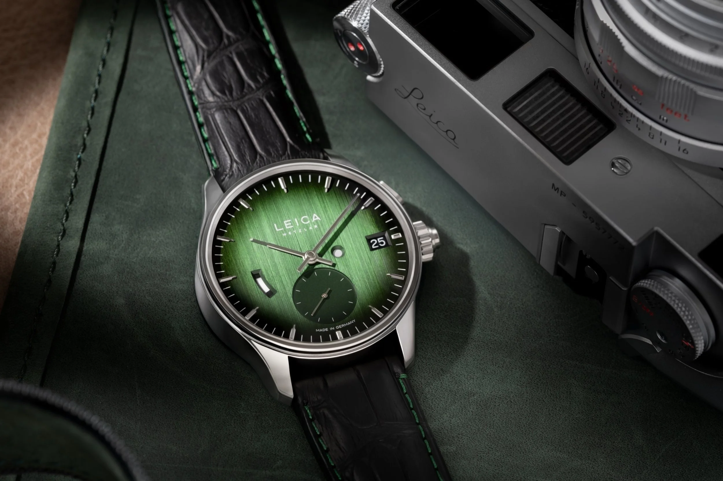 LEICA_Watch_ZM1_UrbanGreen_web_rgb_01.jpeg