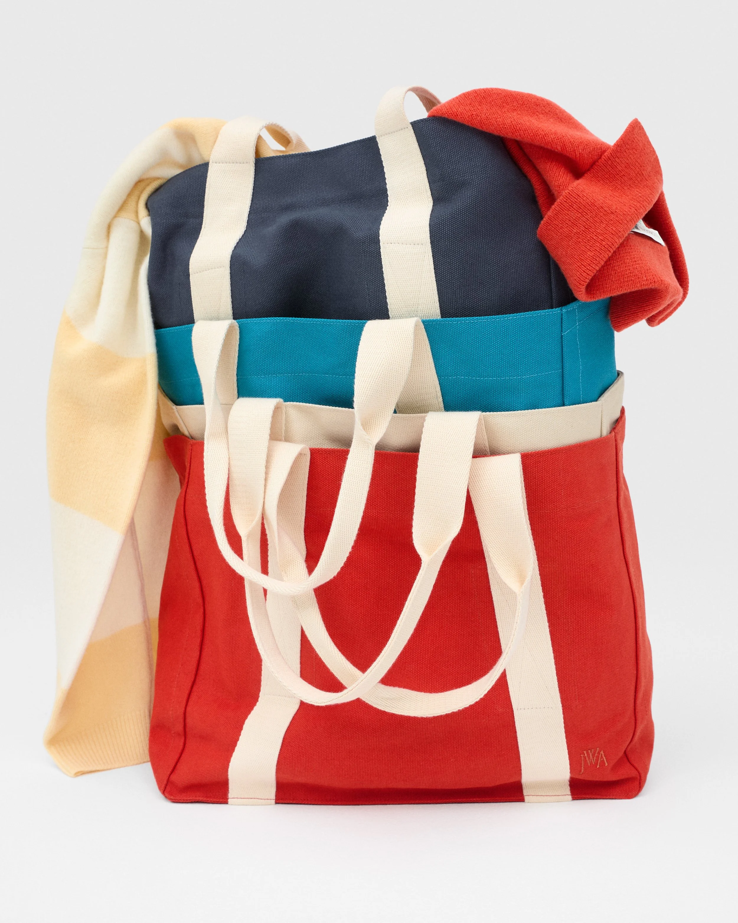 25617-BOLZONI-JWAxUNIQLO-FW25-01-0027_c-RGB-4x5.jpg