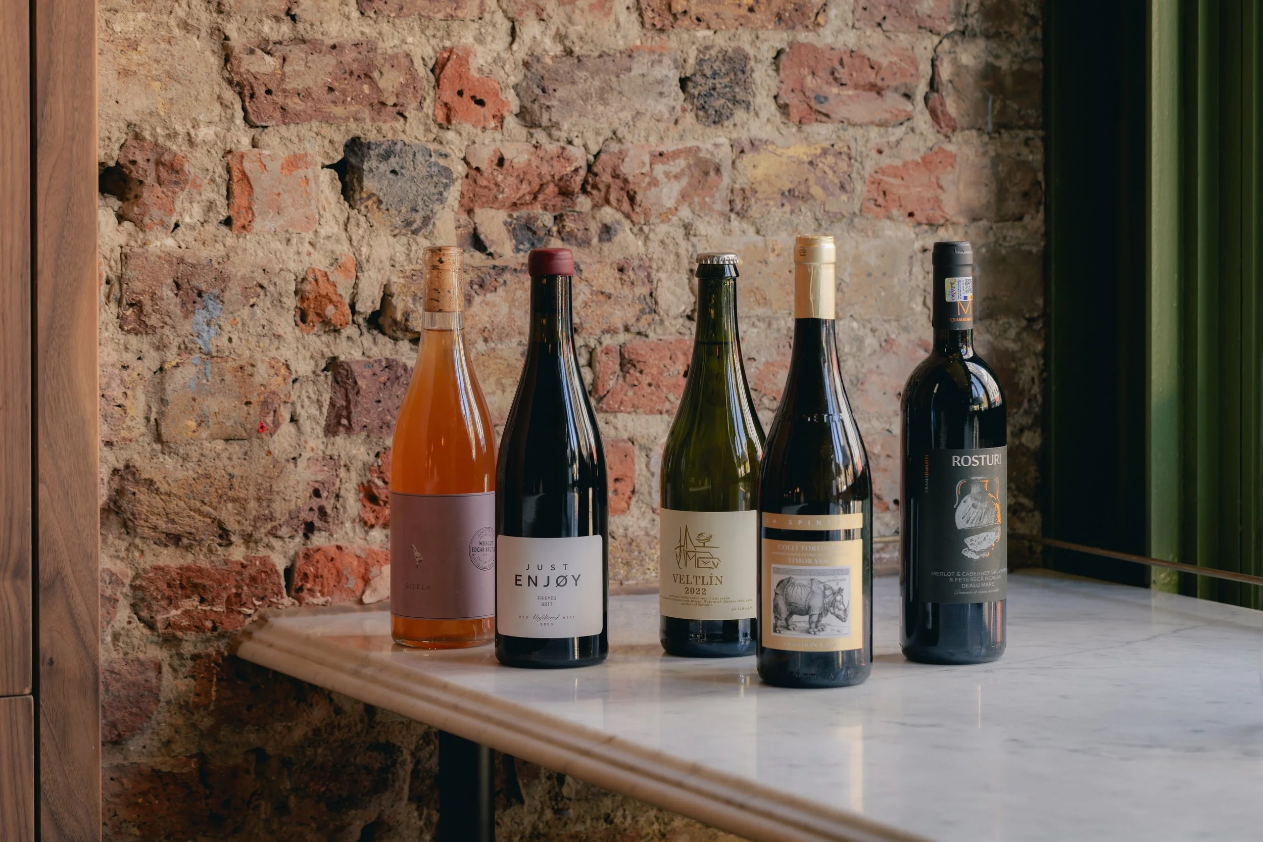 DINING OUT: sova