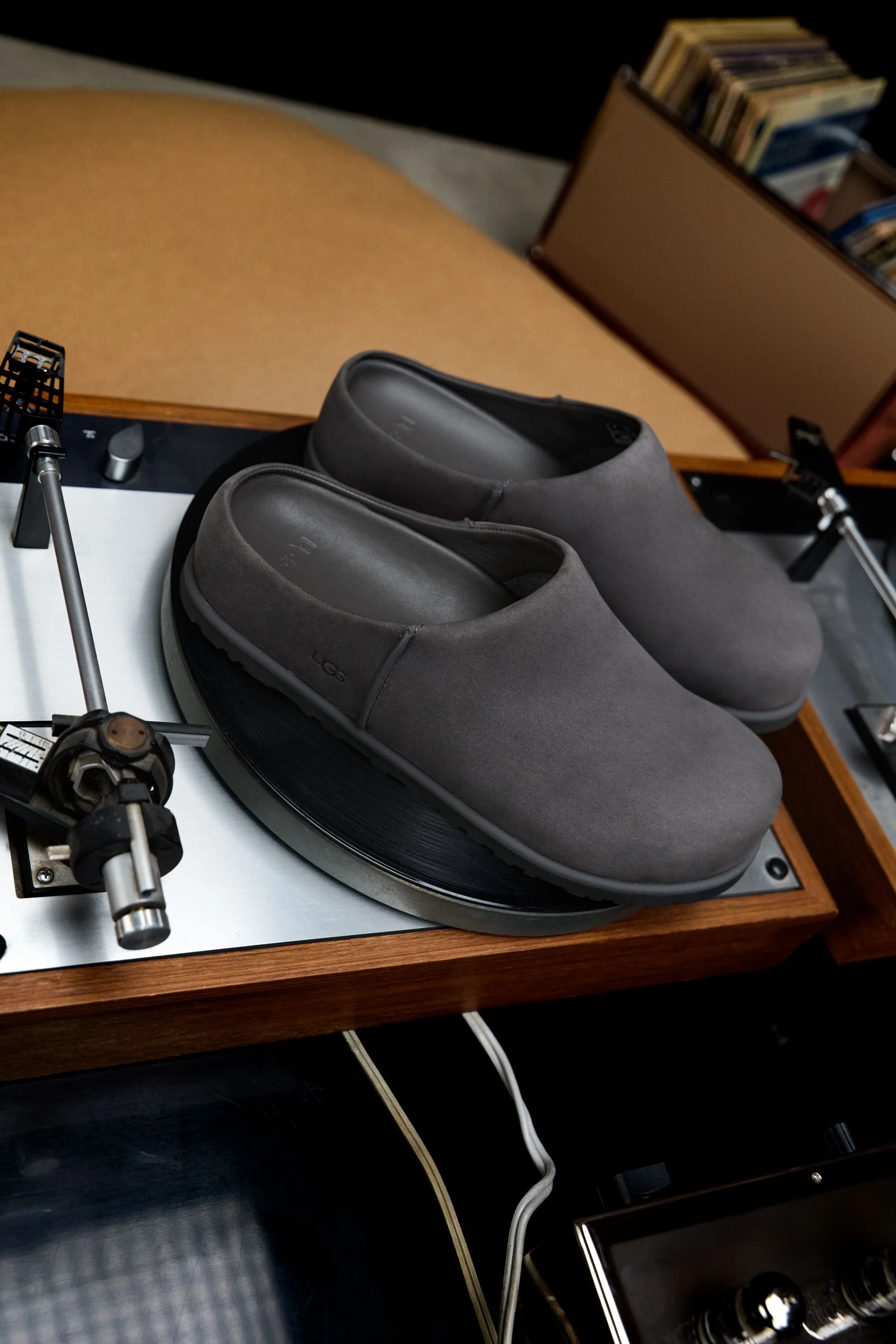 LARGE-F26-CH1-M-OTZO-CLOG-1175209-DGRY-PS-V.jpg