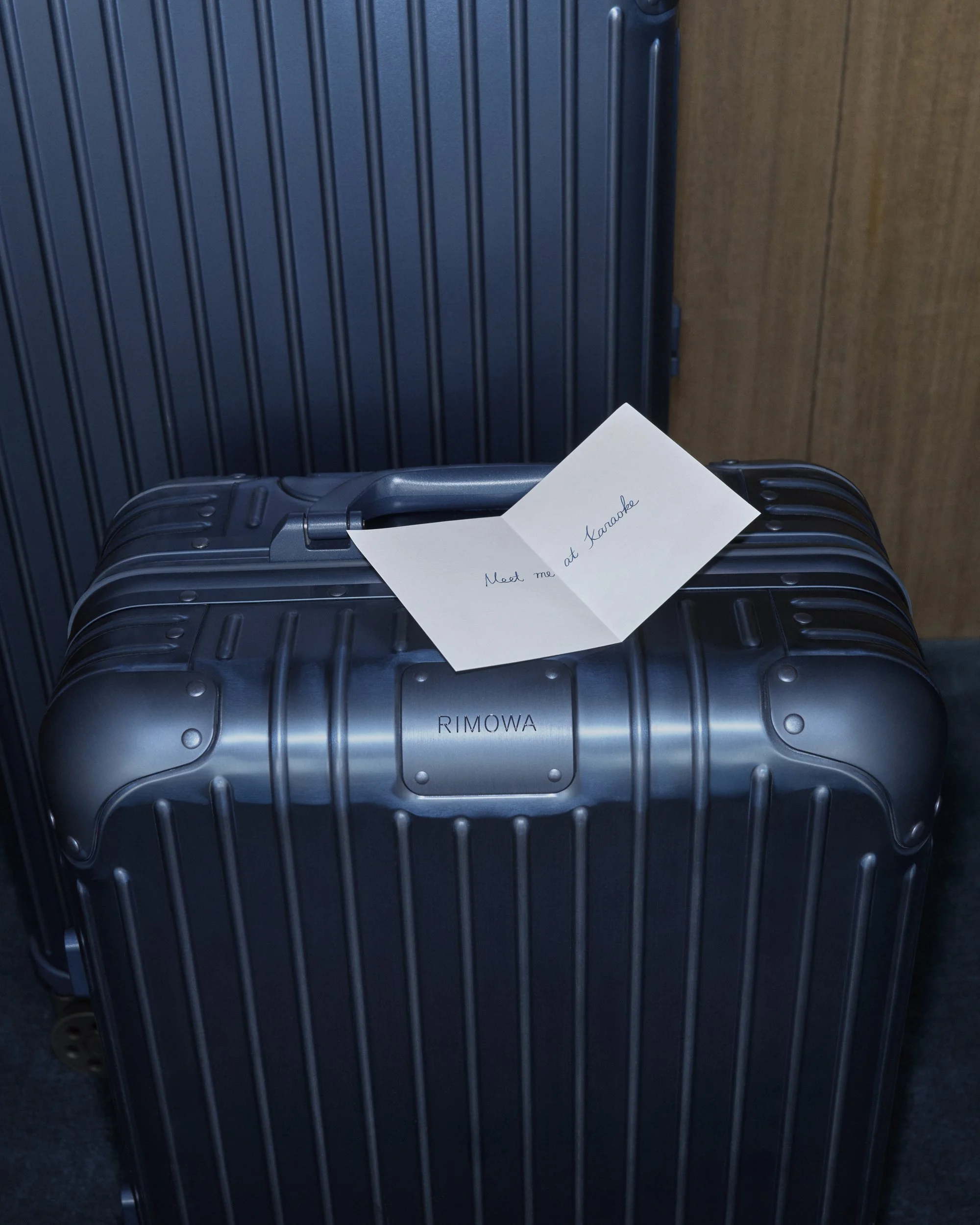 RIMOWA_Original_Ink Blue_Campaign_Still_4x5 (4).jpg