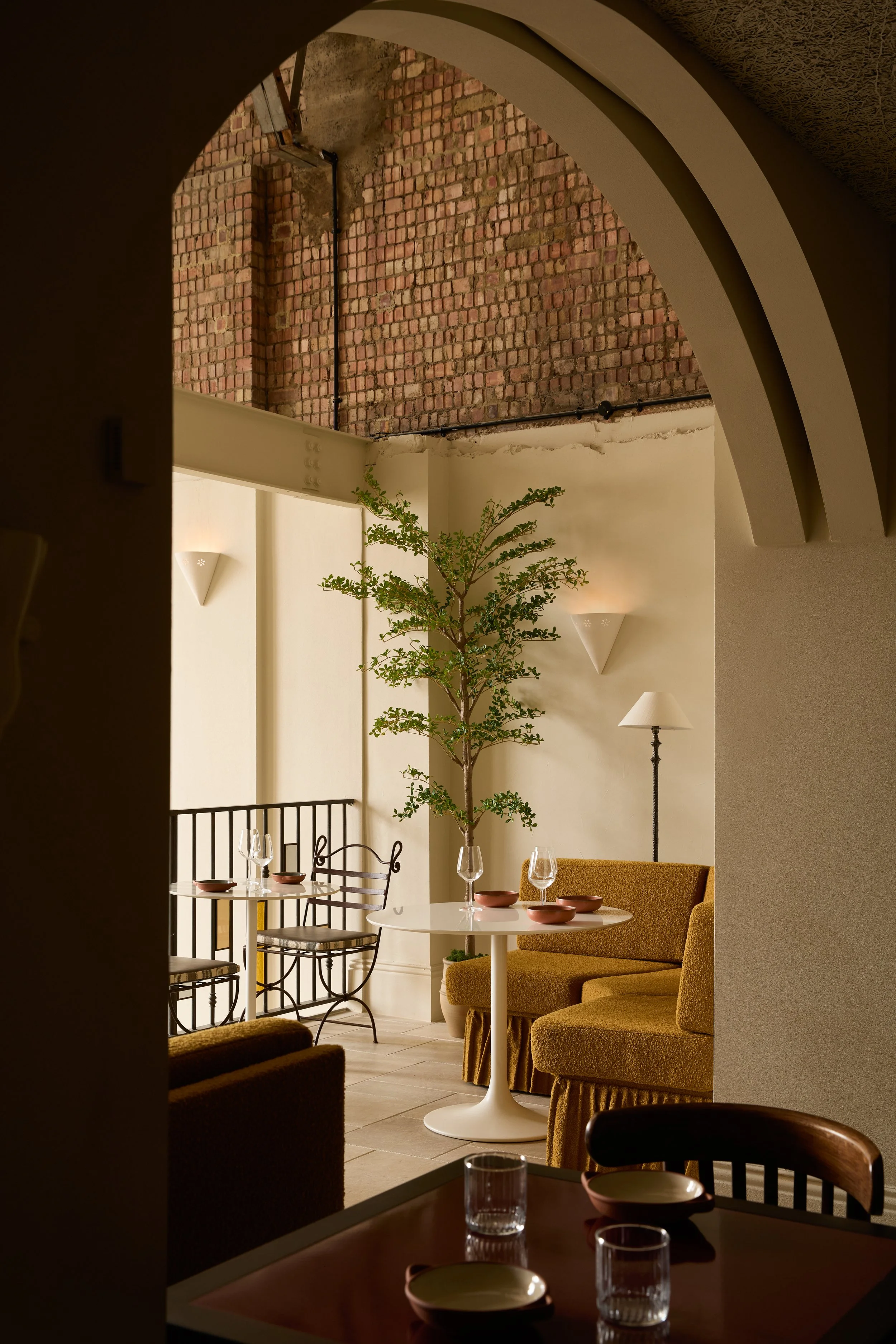 29 Fare Inc - Kinz - HR Helen Cathcart - balcony arch.jpg