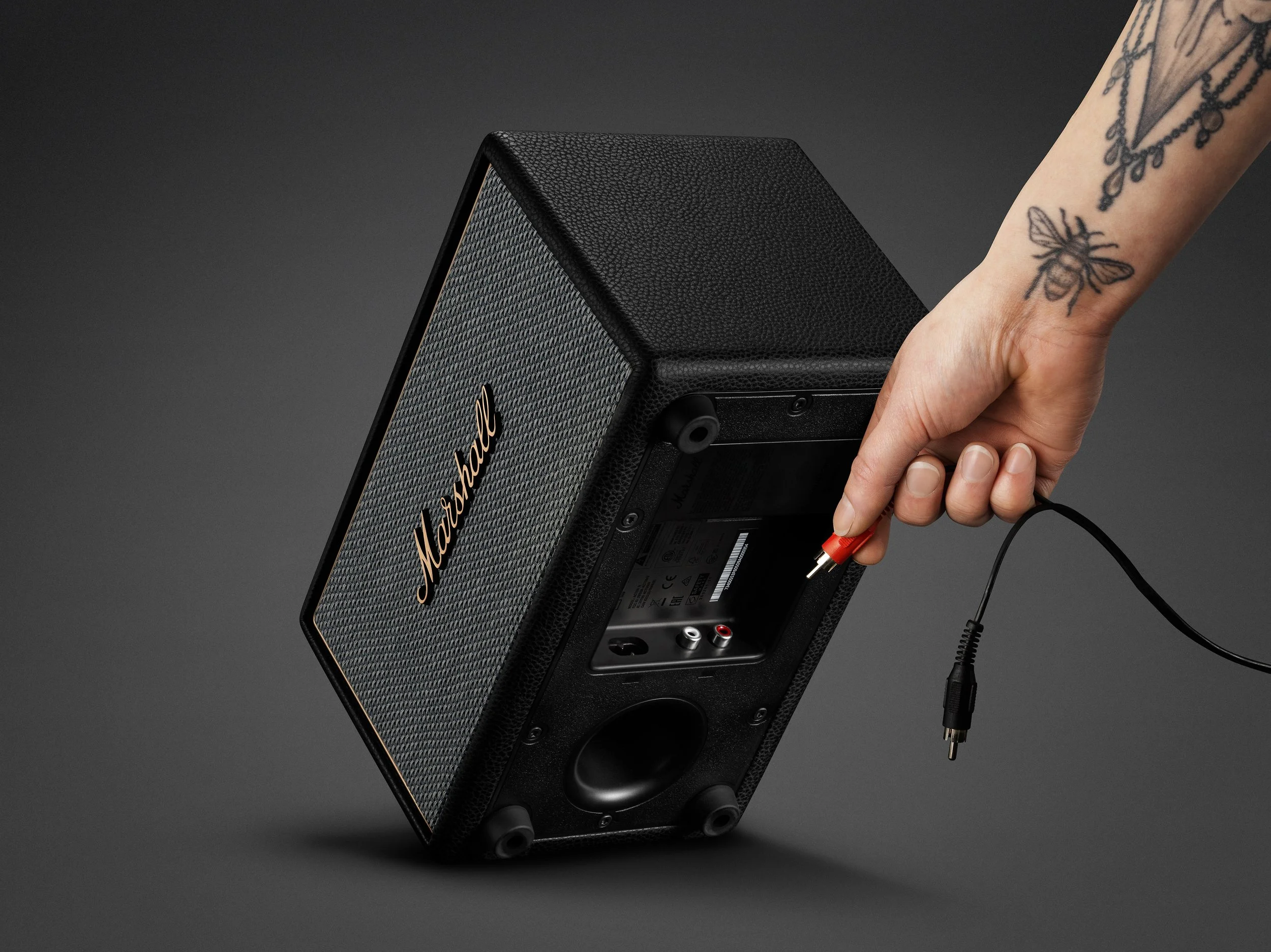 marshall_acton-IV_black_product_hand_4_flat-bg.jpg