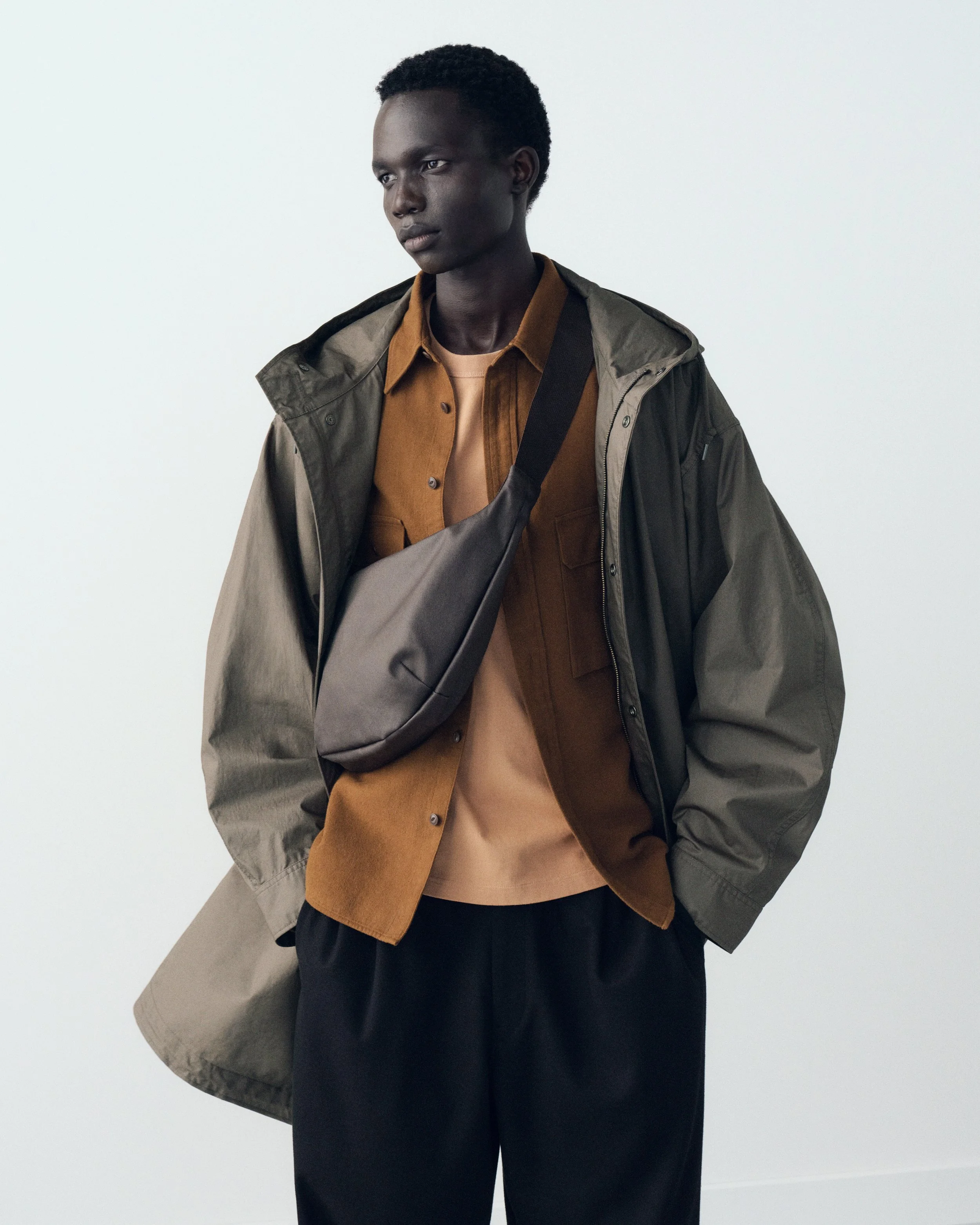 PE_Uniqlo_U_FW26_SHOT_19_ABE_121_PG_F05_4x5.jpg