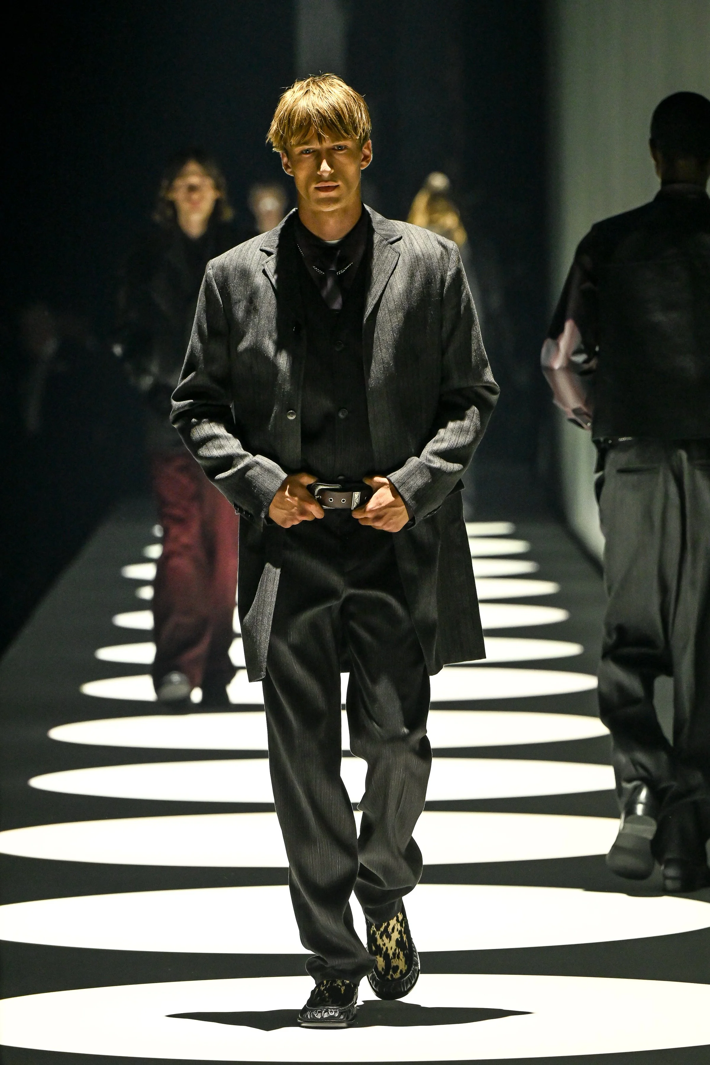 H&amp;M, Nick Knight and SHOWstudio Turn the Runway Into a Digital Playground