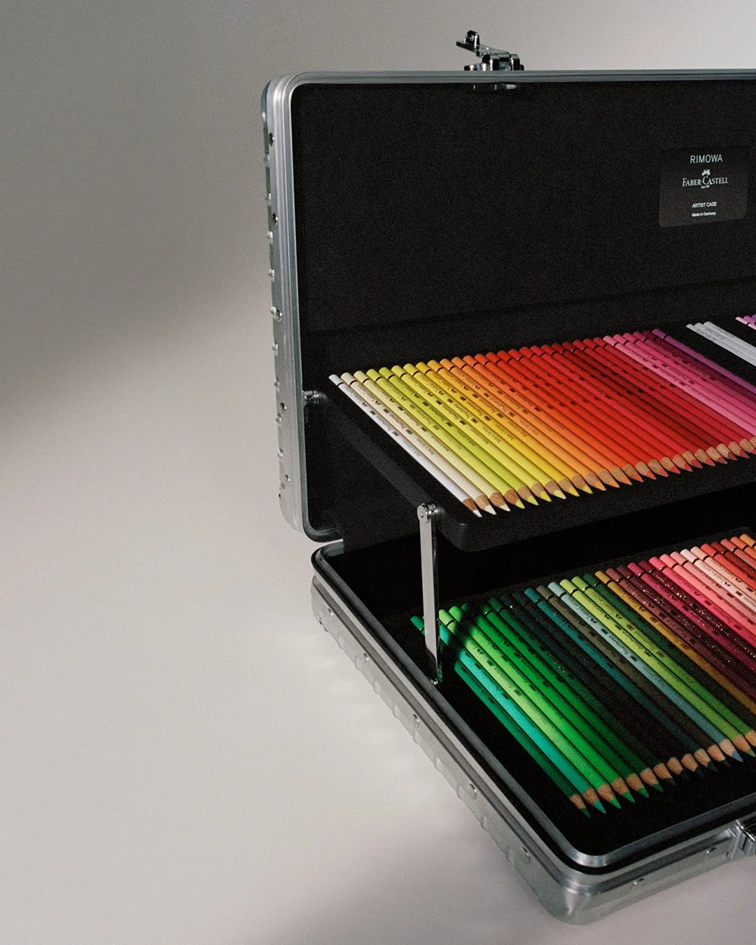 RIMOWA x Faber-Castell_Beauty Stills_4x5_05.jpg