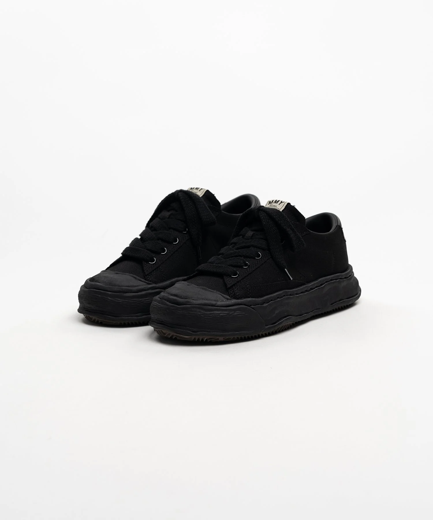 Canvas Low-Top_BLKBLK_JACKSON.jpg