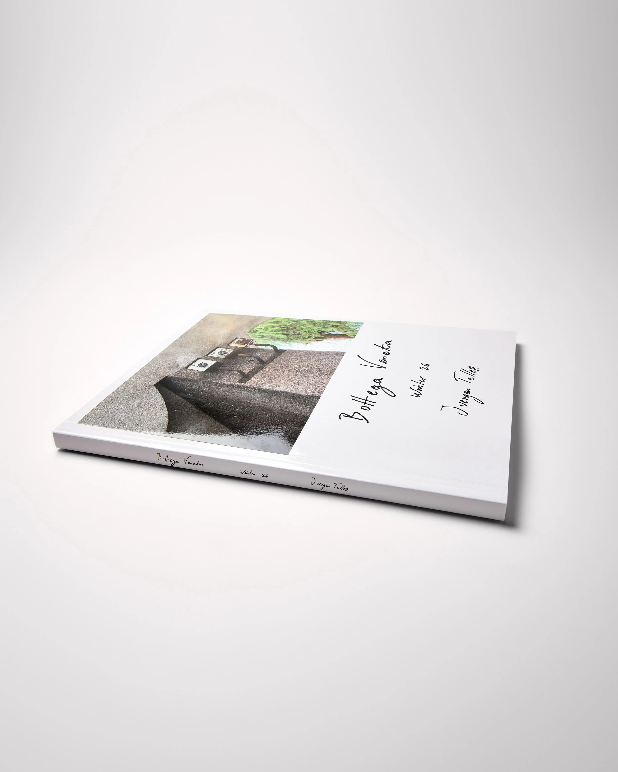 BV_W26_Juergen Teller Fanzine_imageonly_sRGB_4x5_page_02.jpg