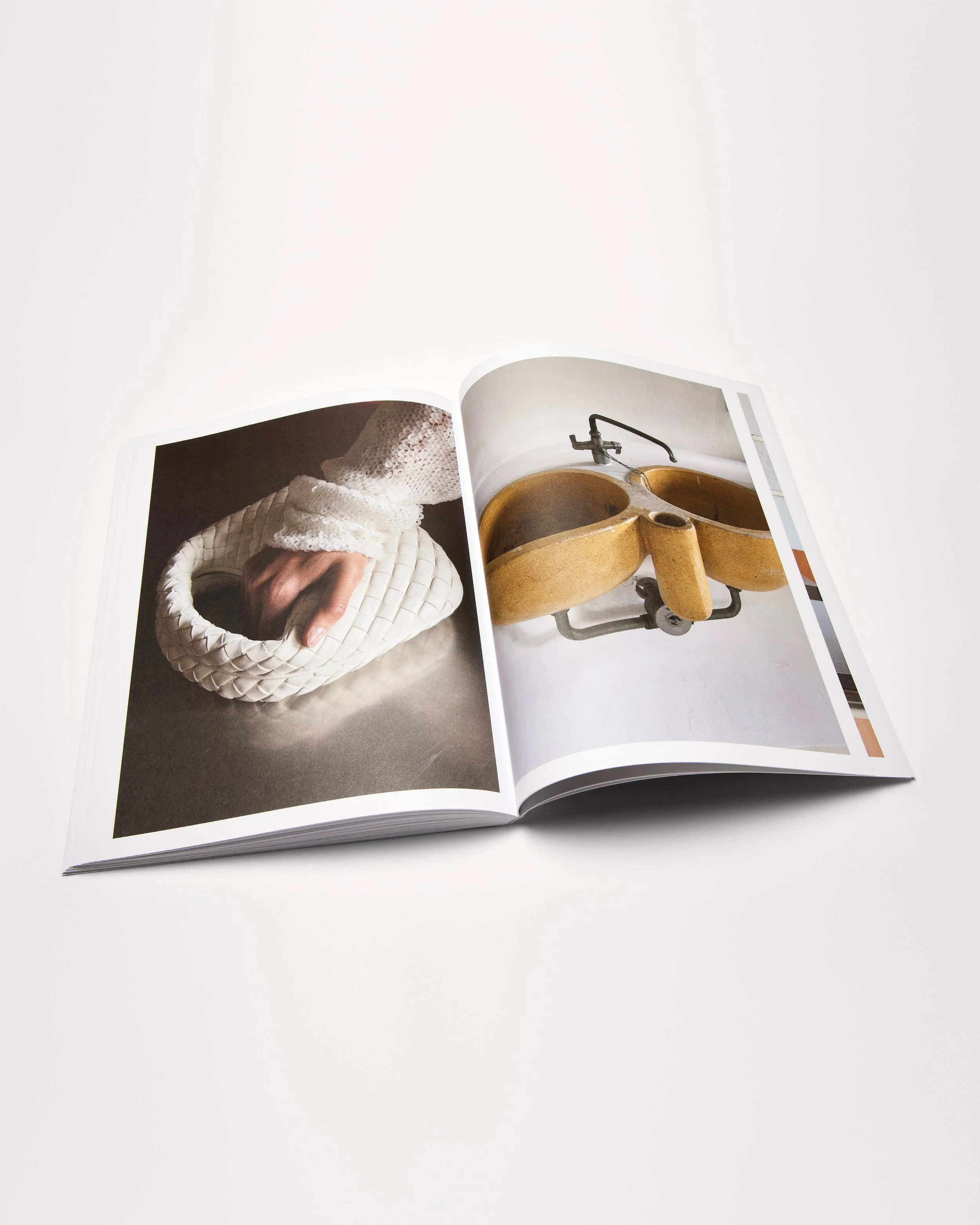 BV_W26_Juergen Teller Fanzine_imageonly_sRGB_4x5_page_10.jpg