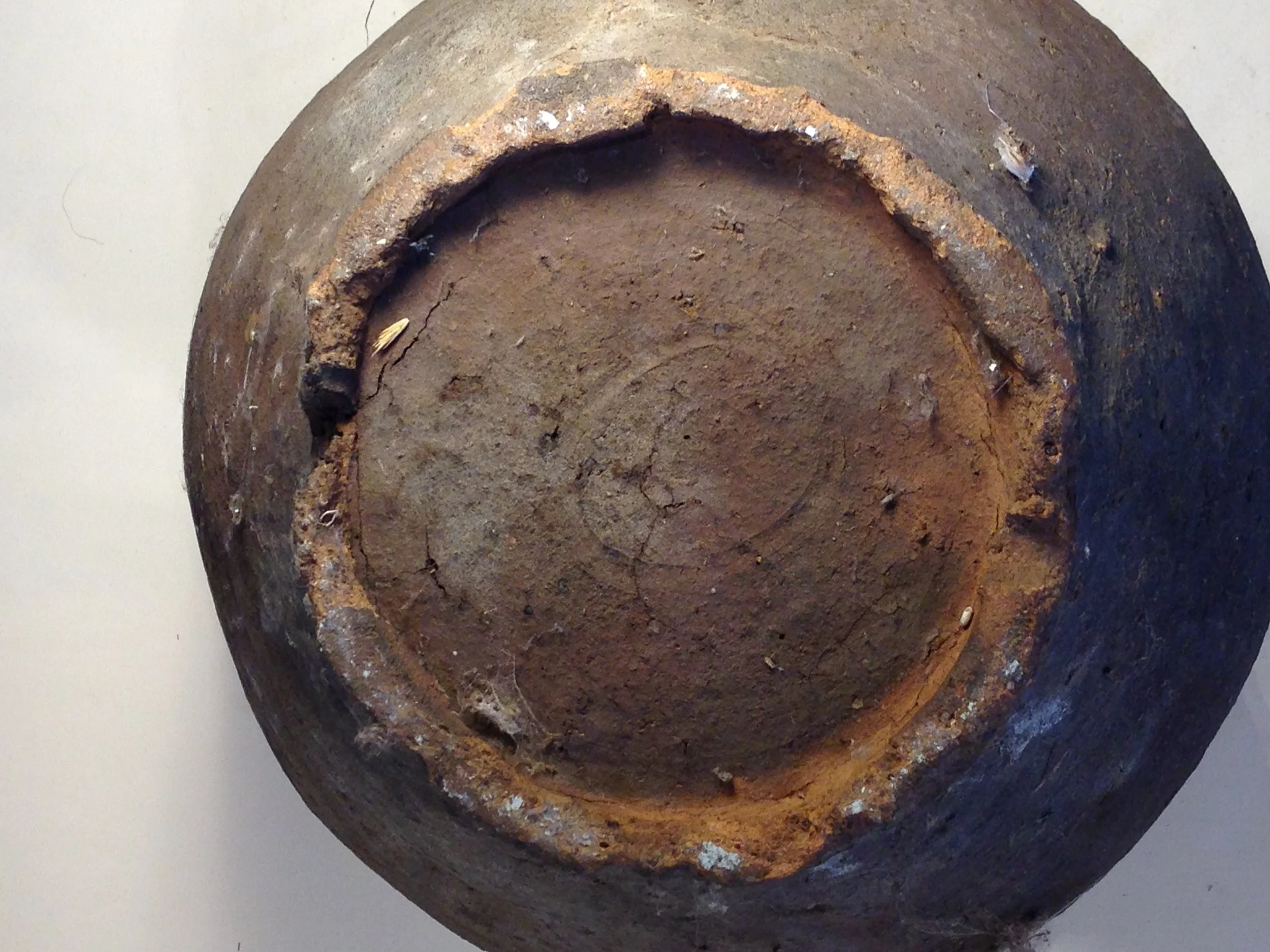 Bottom view of this early pot